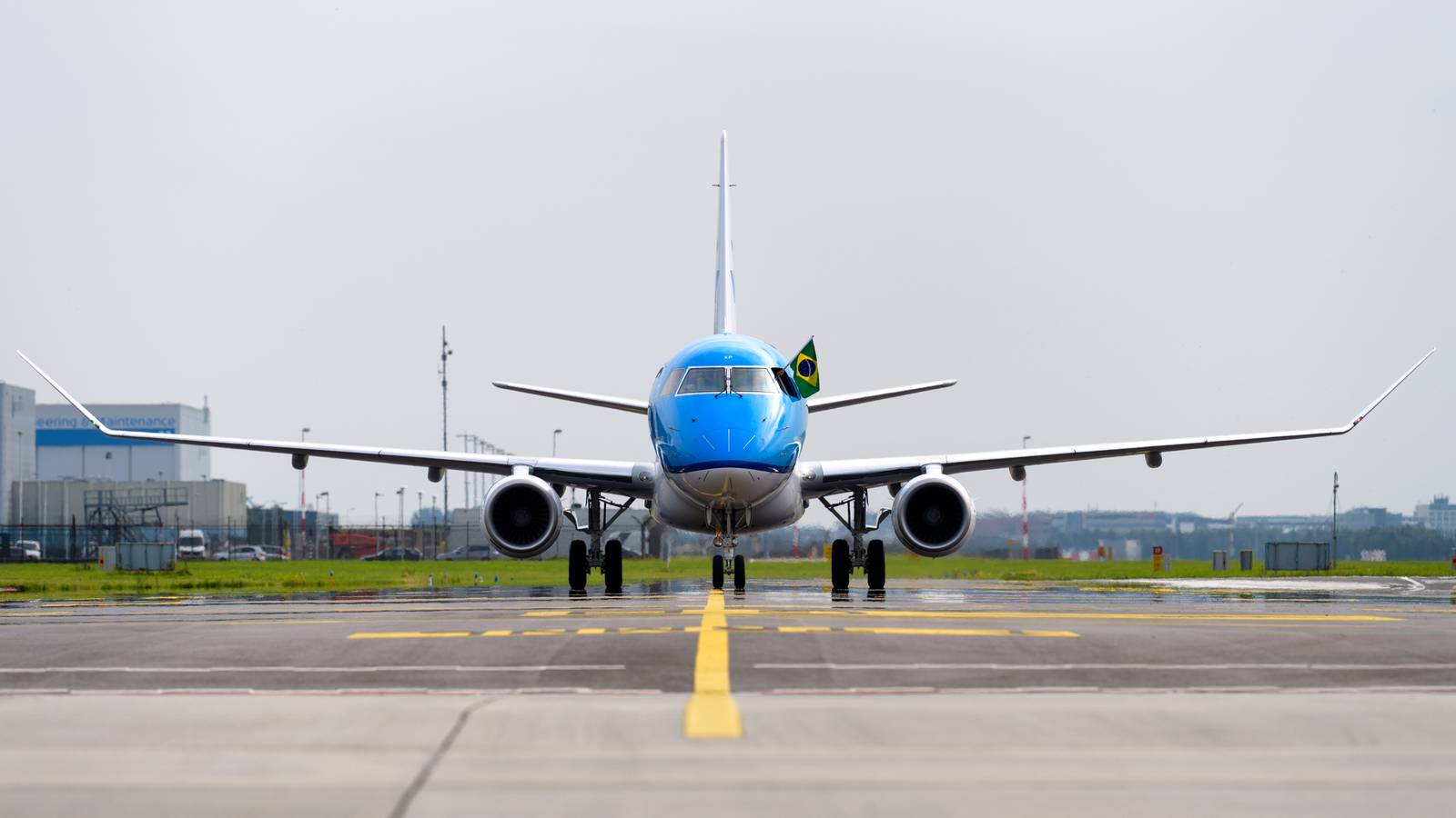 KLM Embraer E195-E2 Diverts To Dusseldorf With Smell Of Smoke