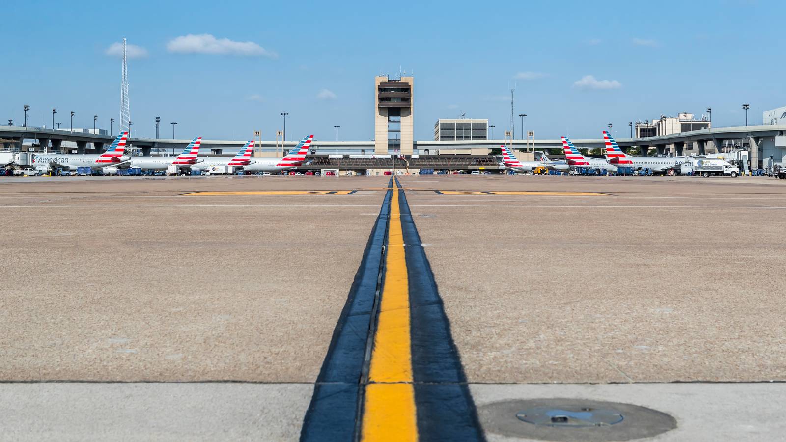 What Are Dallas Fort Worth’s End-Around Taxiways?