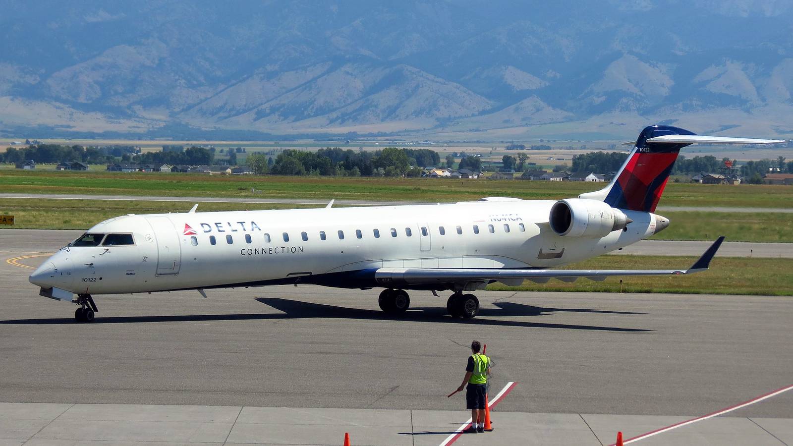 Montana's Busiest Airport: Which Carriers Serve Bozeman Yellowstone International?