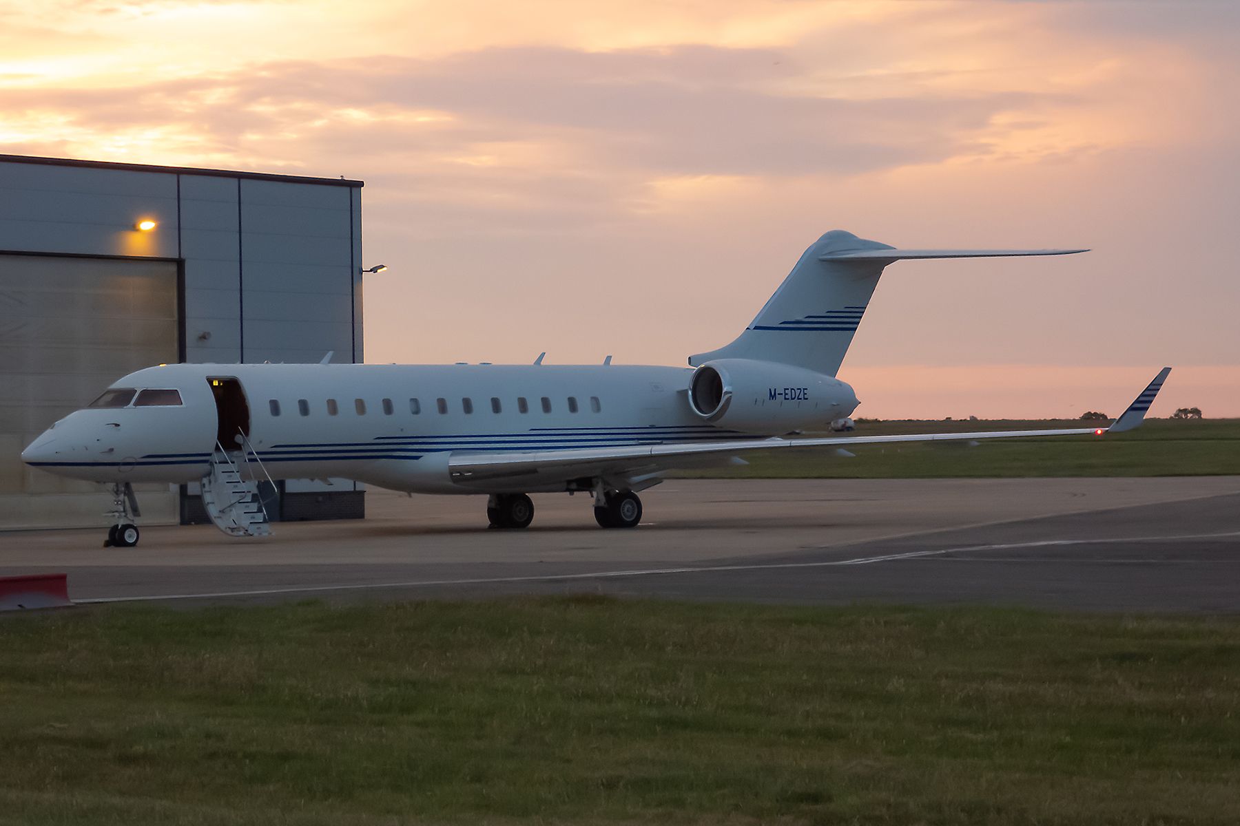 The Private Jet Flight Attendant Guide To Freelance Work