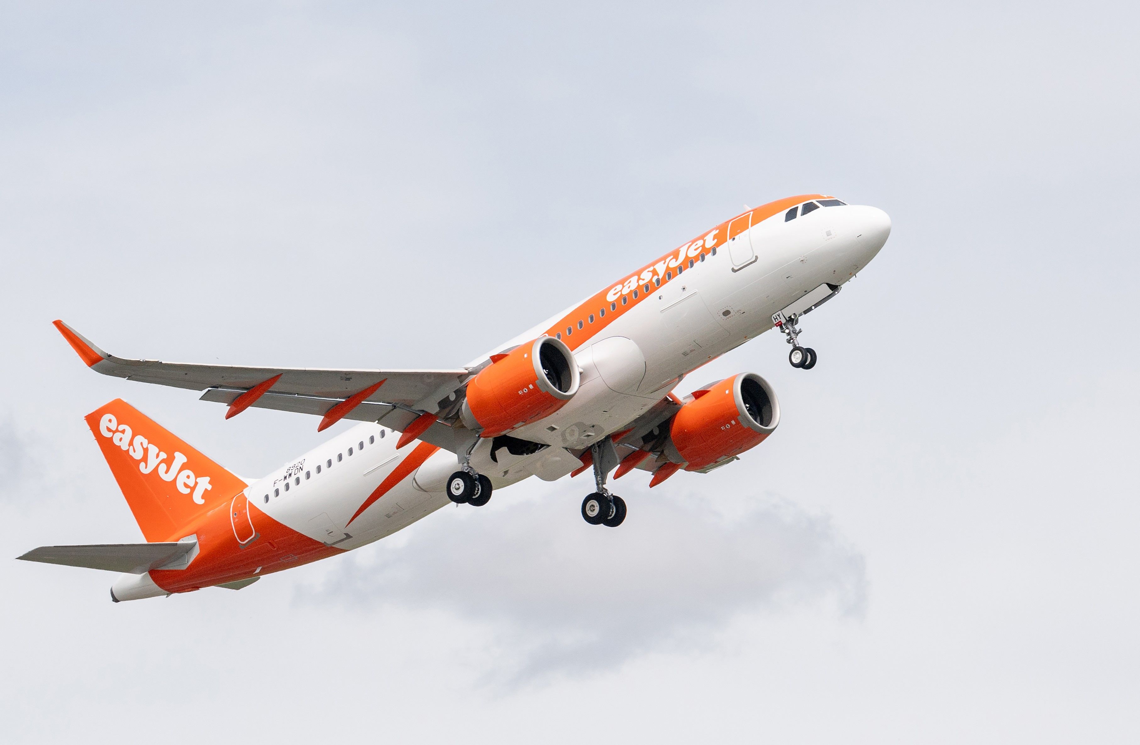 Ongoing Disruptions: easyJet Cancels 80 Flights On Sunday