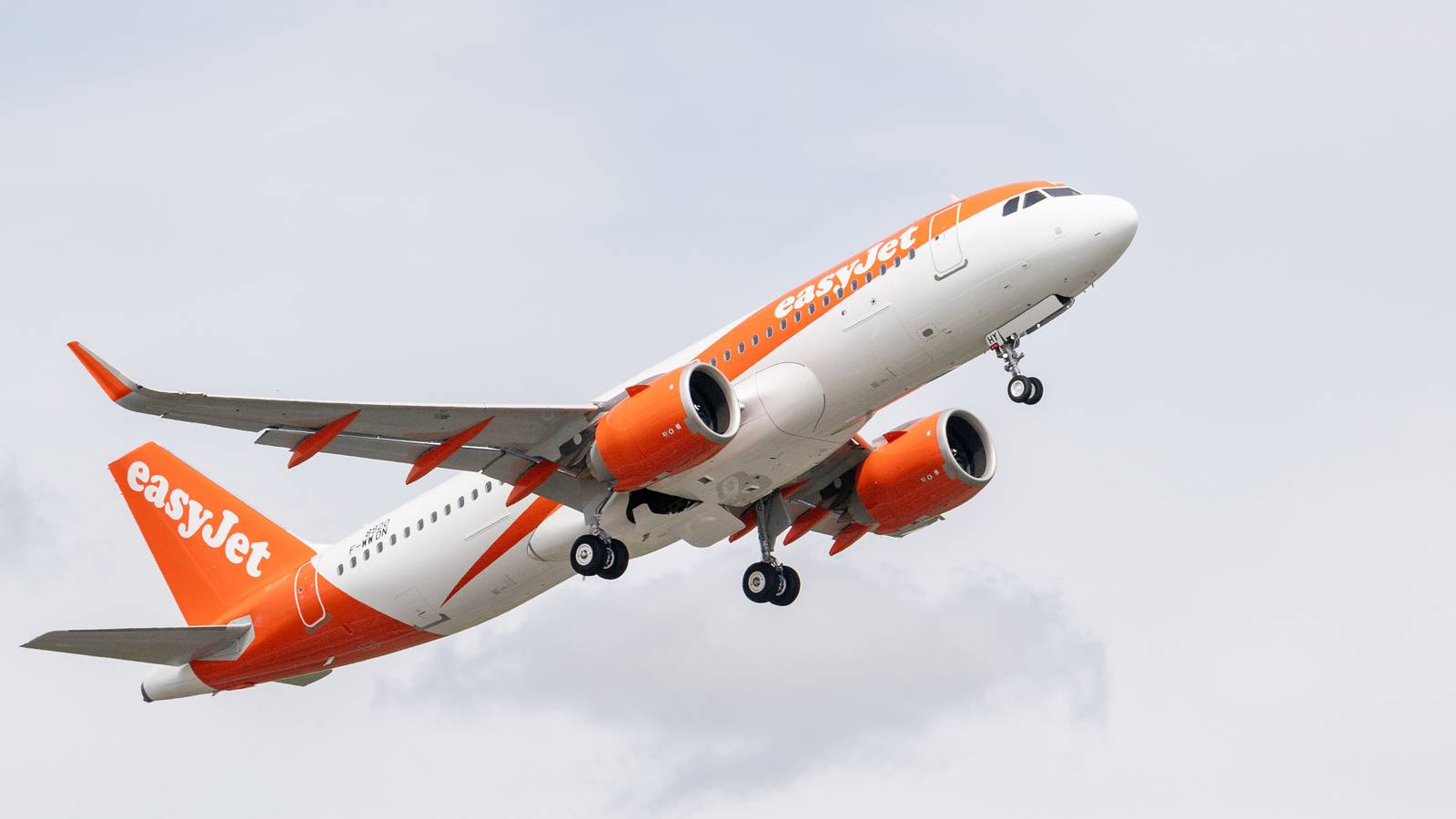 Ongoing Disruptions: easyJet Cancels 80 Flights On Sunday