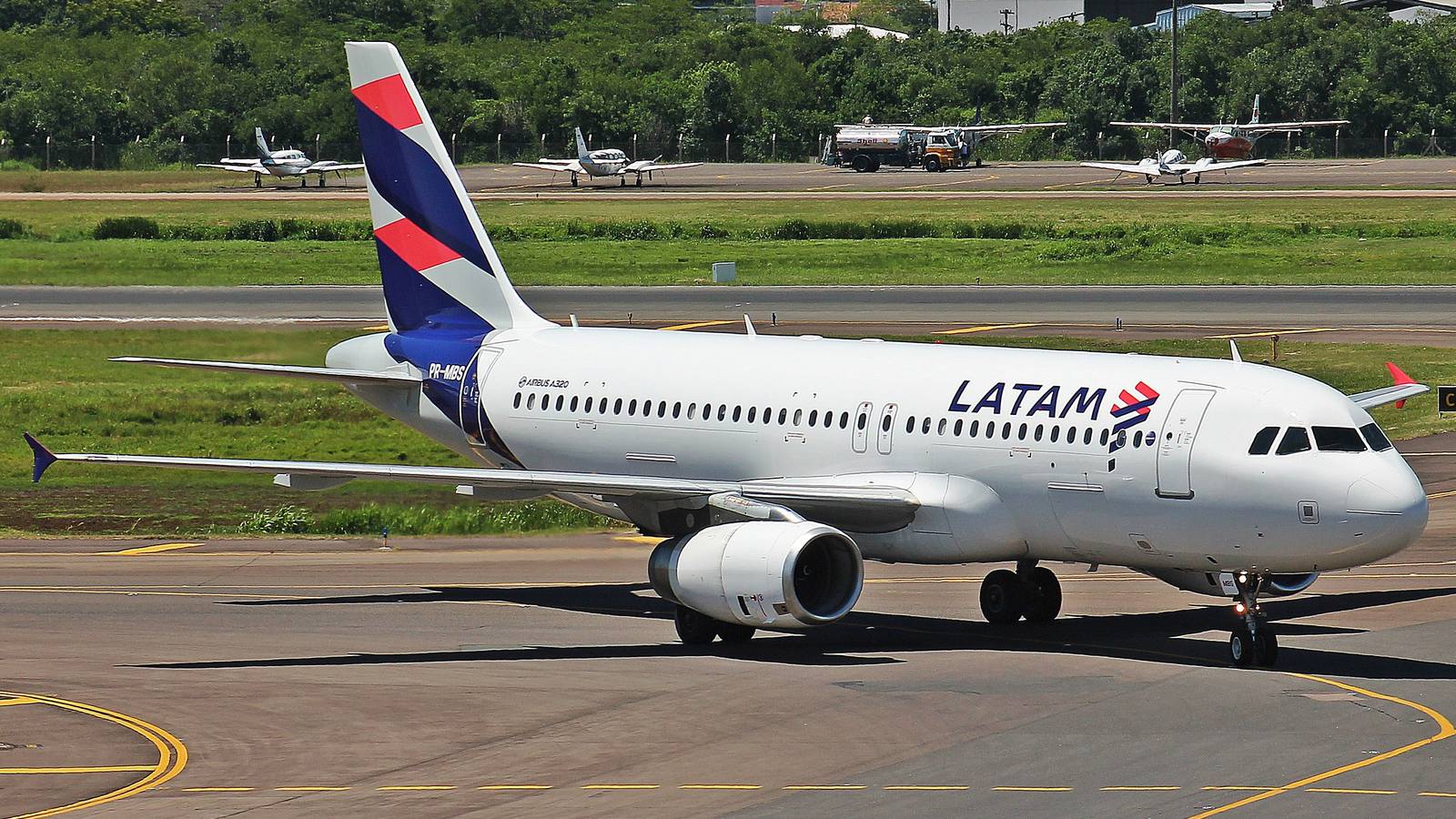 LATAM A321 Rejects Takeoff Following Engine Failure