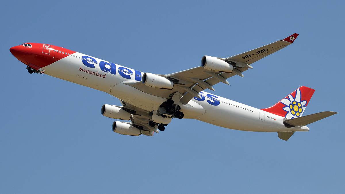 Edelweiss Airbus A340-300 Diverts After Lightning Strike