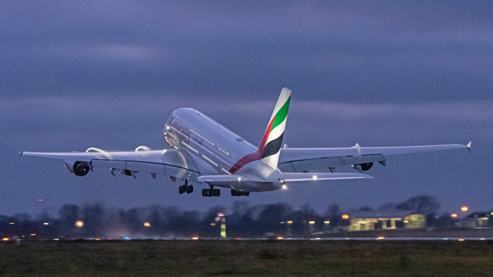 Emirates Boss Wants Boeing To Prioritize The 777X