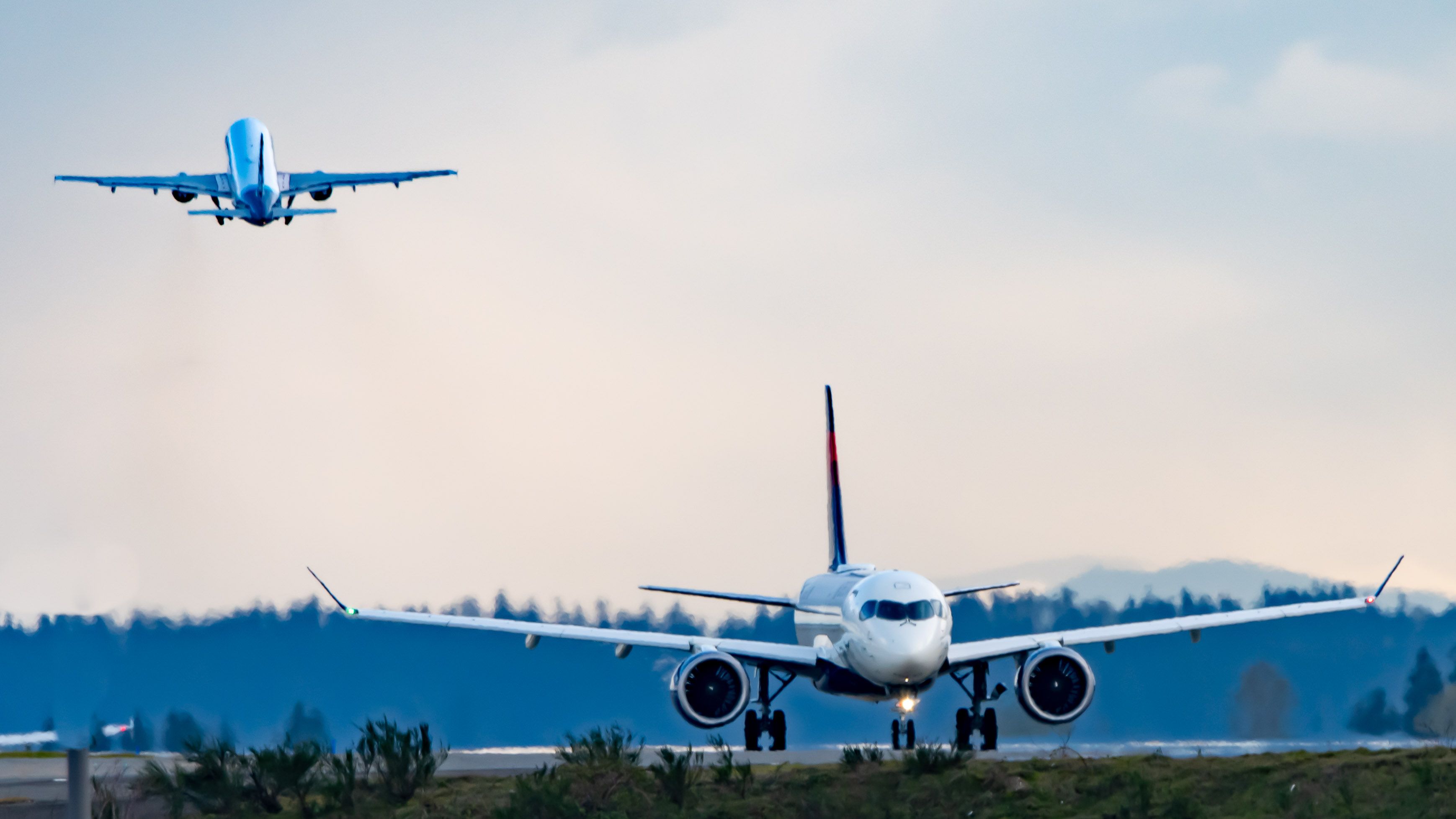 Recent Close Calls Lead FAA To Host Safety Summit