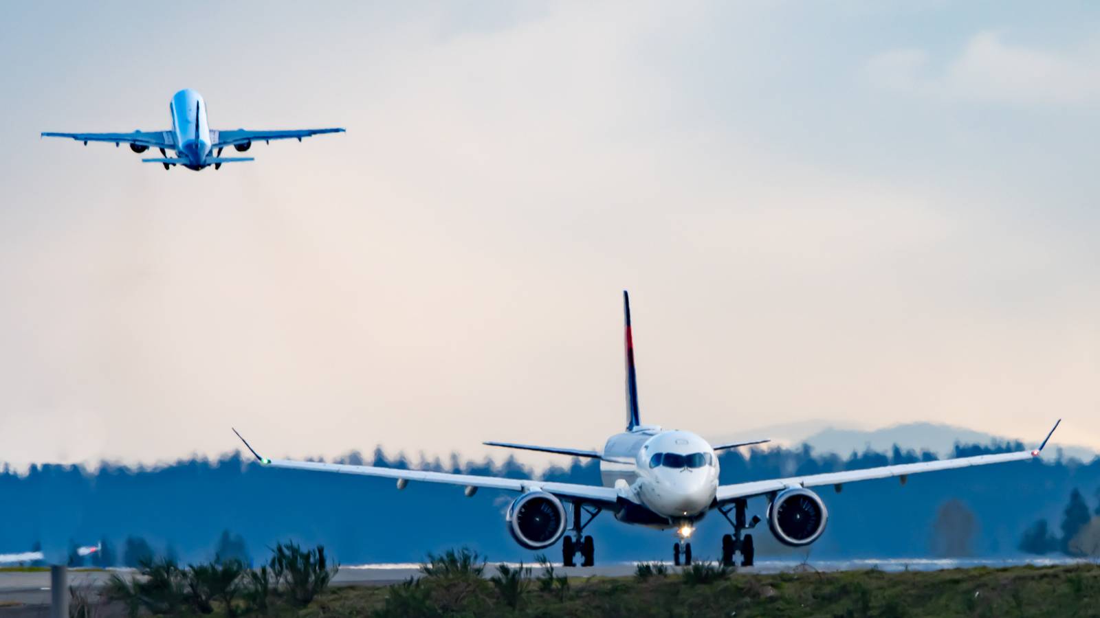 Recent Close Calls Lead FAA To Host Safety Summit
