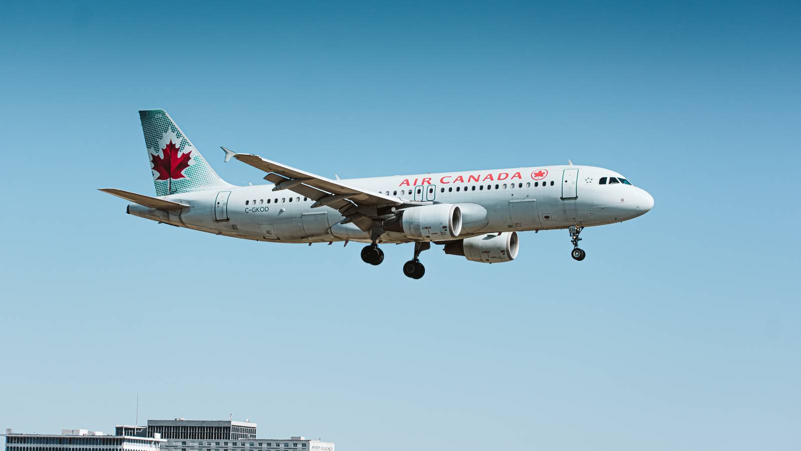 More Than Half Of Domestic Flights To Canada's Major Airports Delayed Or Canceled Last Week