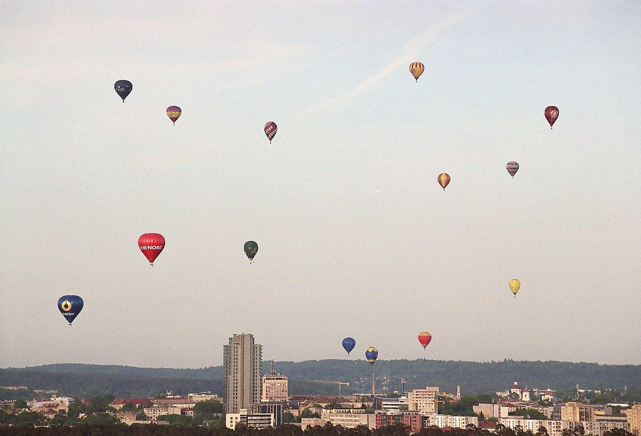 Full Of Hot Air: How Hot Air Balloons Co-Exist In Commercial Airspace