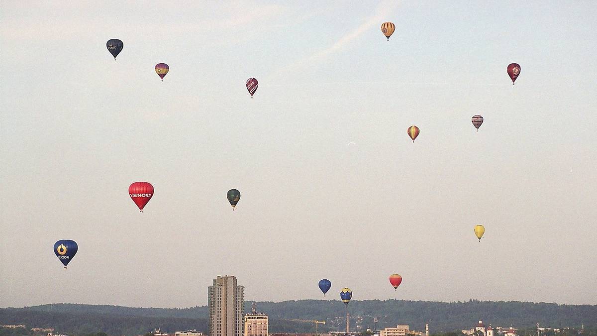 Full Of Hot Air: How Hot Air Balloons Co-Exist In Commercial Airspace