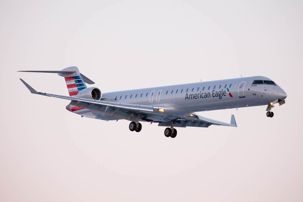 American Airlines CRJ-900 Evacuated On Charlotte Taxiway