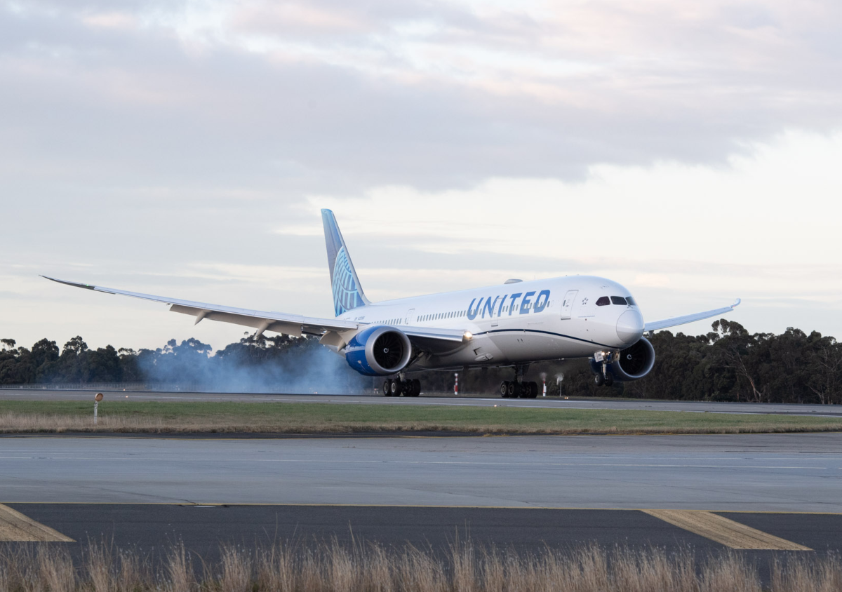 United Airlines Jets Back Into Melbourne