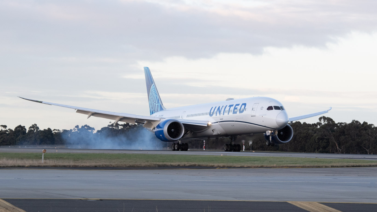 United Airlines Jets Back Into Melbourne