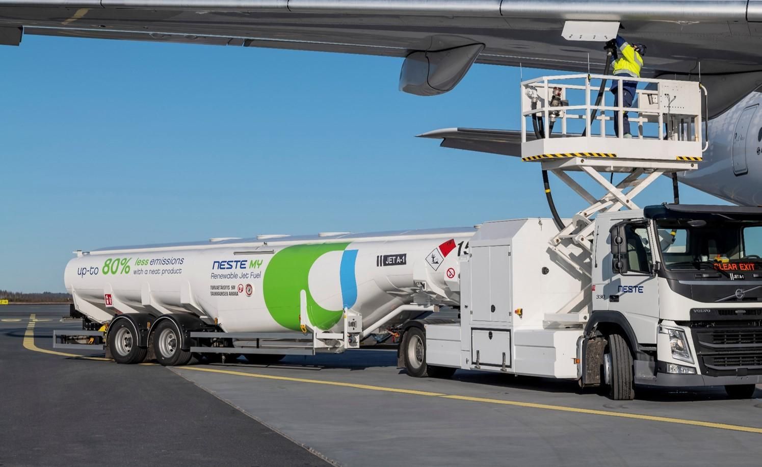 Neste SAF fuel tank refueling aircraft at airport