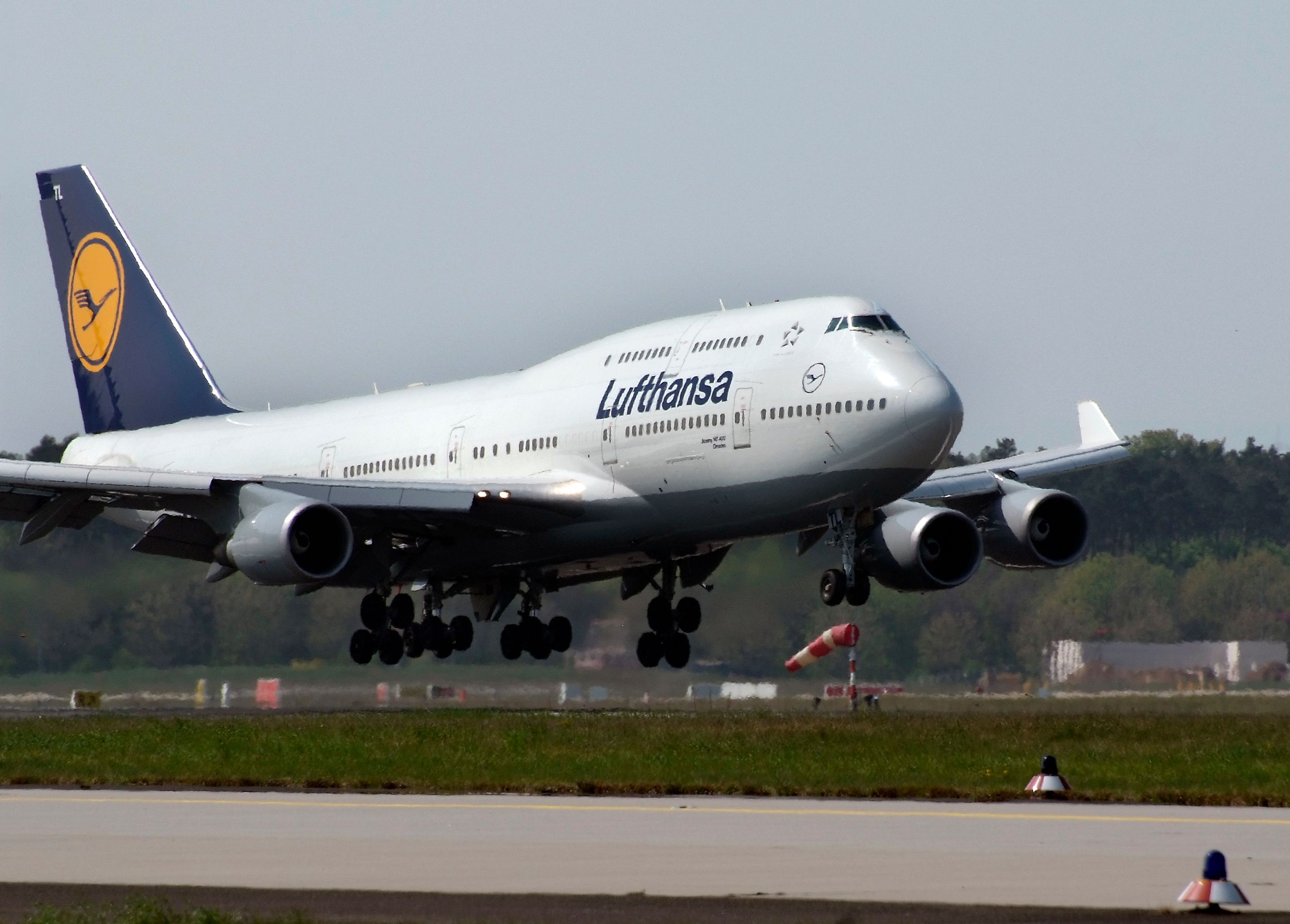 Lufthansa 747 Makes Cameo Appearance In Barcelona