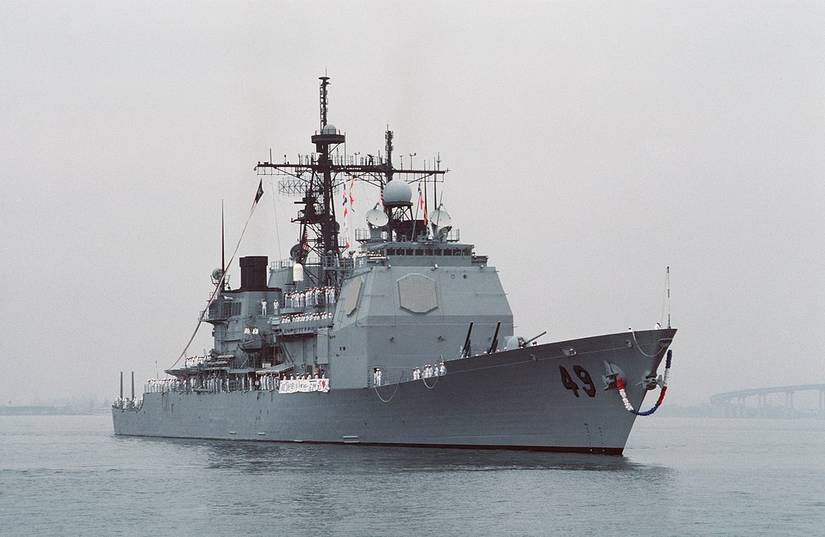 1024px-USS\_Vincennes\_returns\_to\_San\_Diego\_Oct\_1988