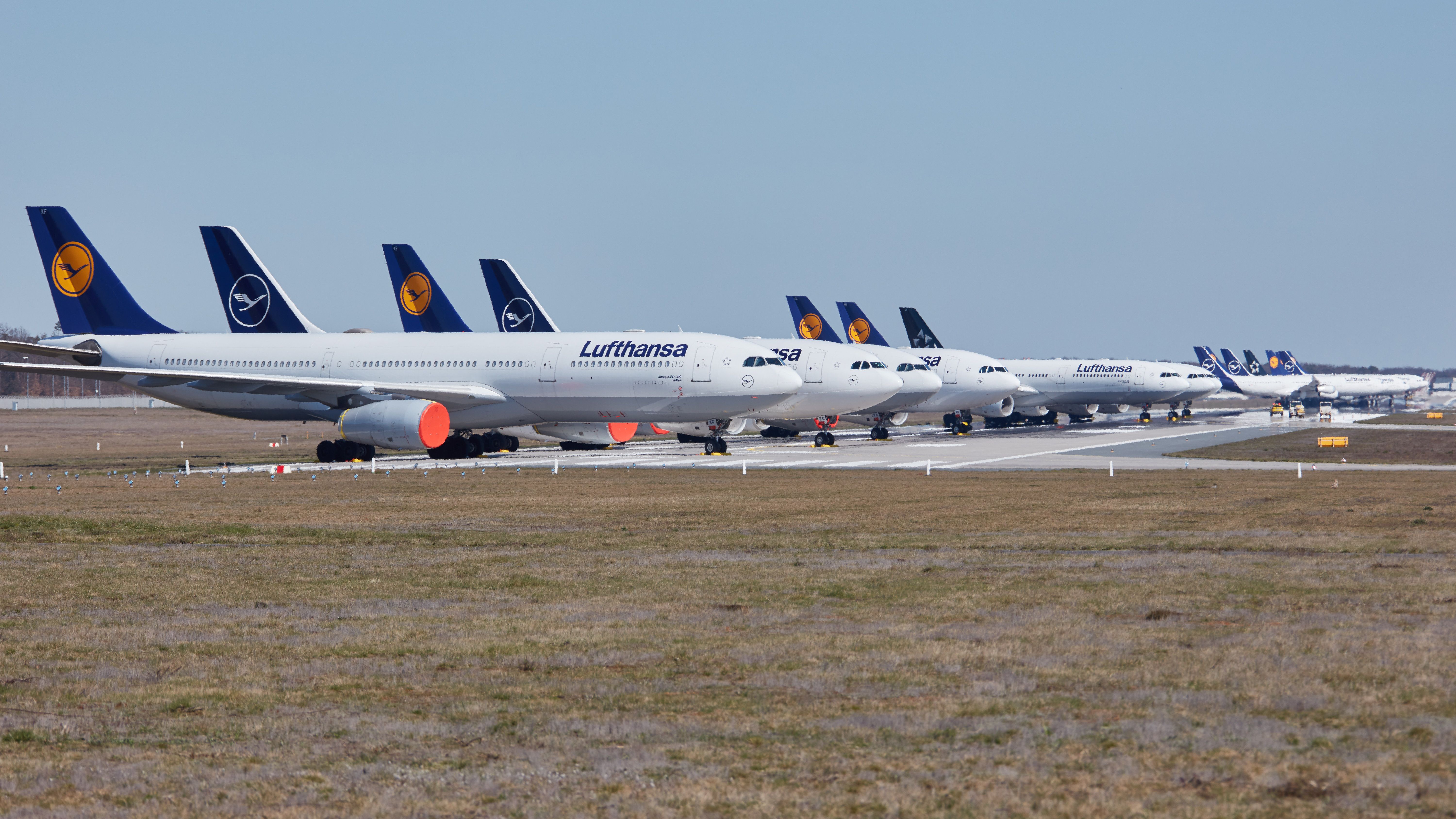 Should Passengers Wait Until Check-In To Pay For Flights?