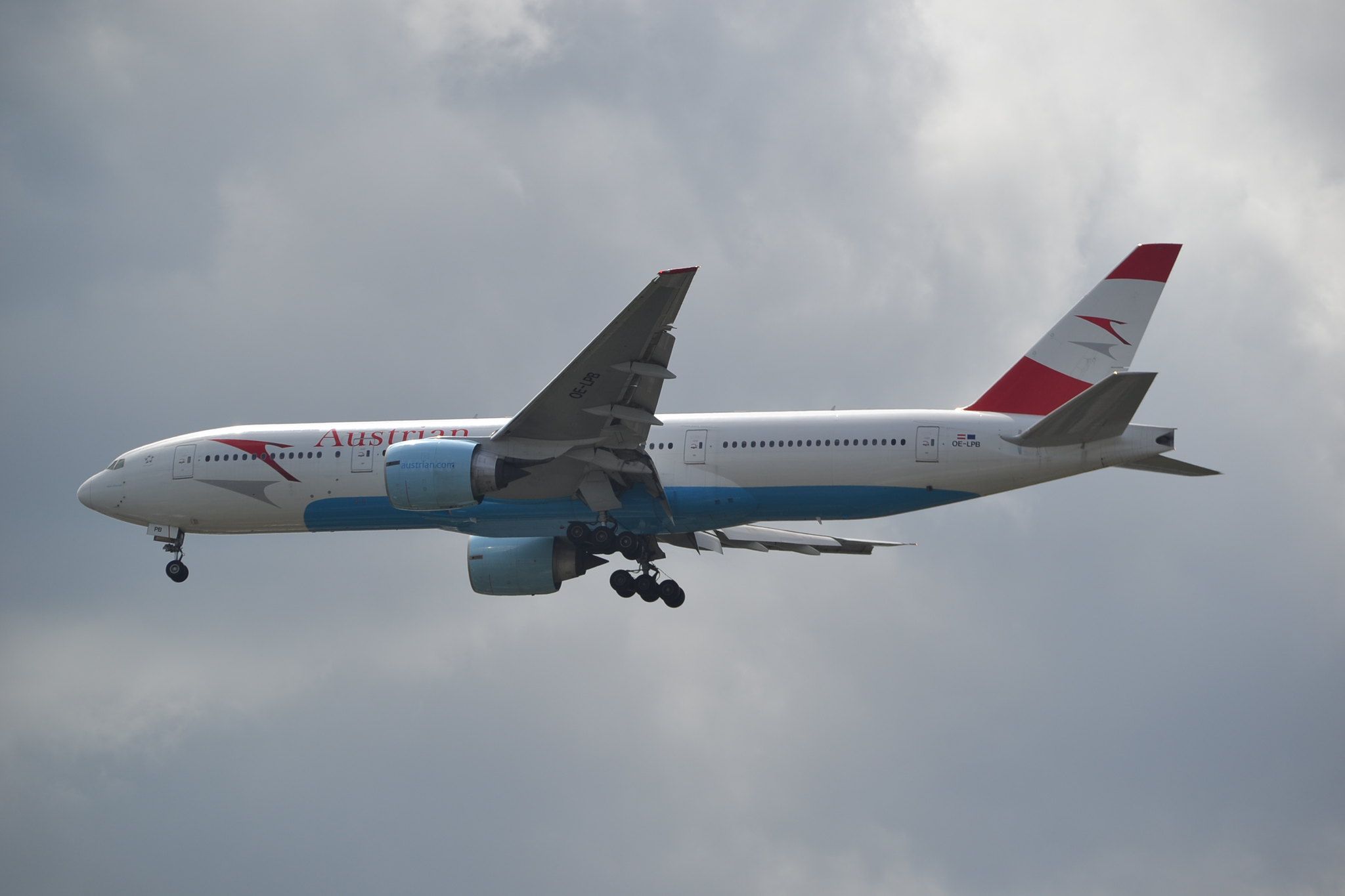 Malfunctioning Oven? Galley Issue Diverts Austrian Boeing 777-200