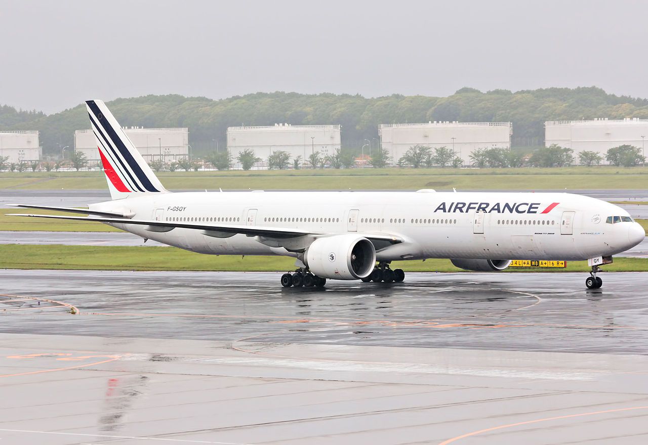 Air France Boeing 777-300 Diverts Back To Paris Due To Engine Issue