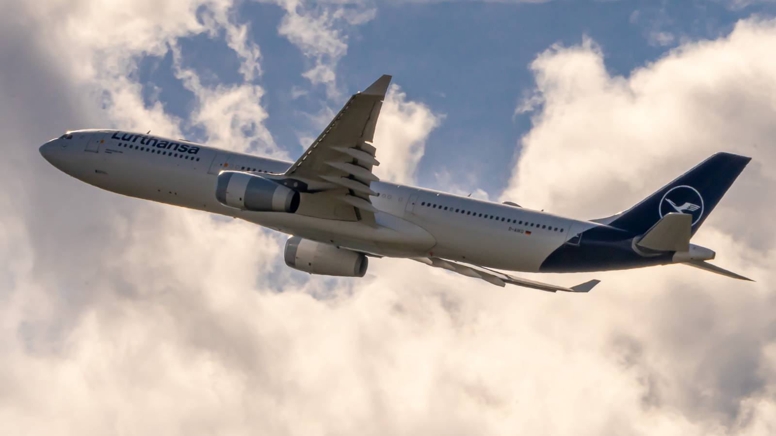 Lufthansa’s Pilots Overwhelmingly Vote In Favor Of Industrial Action