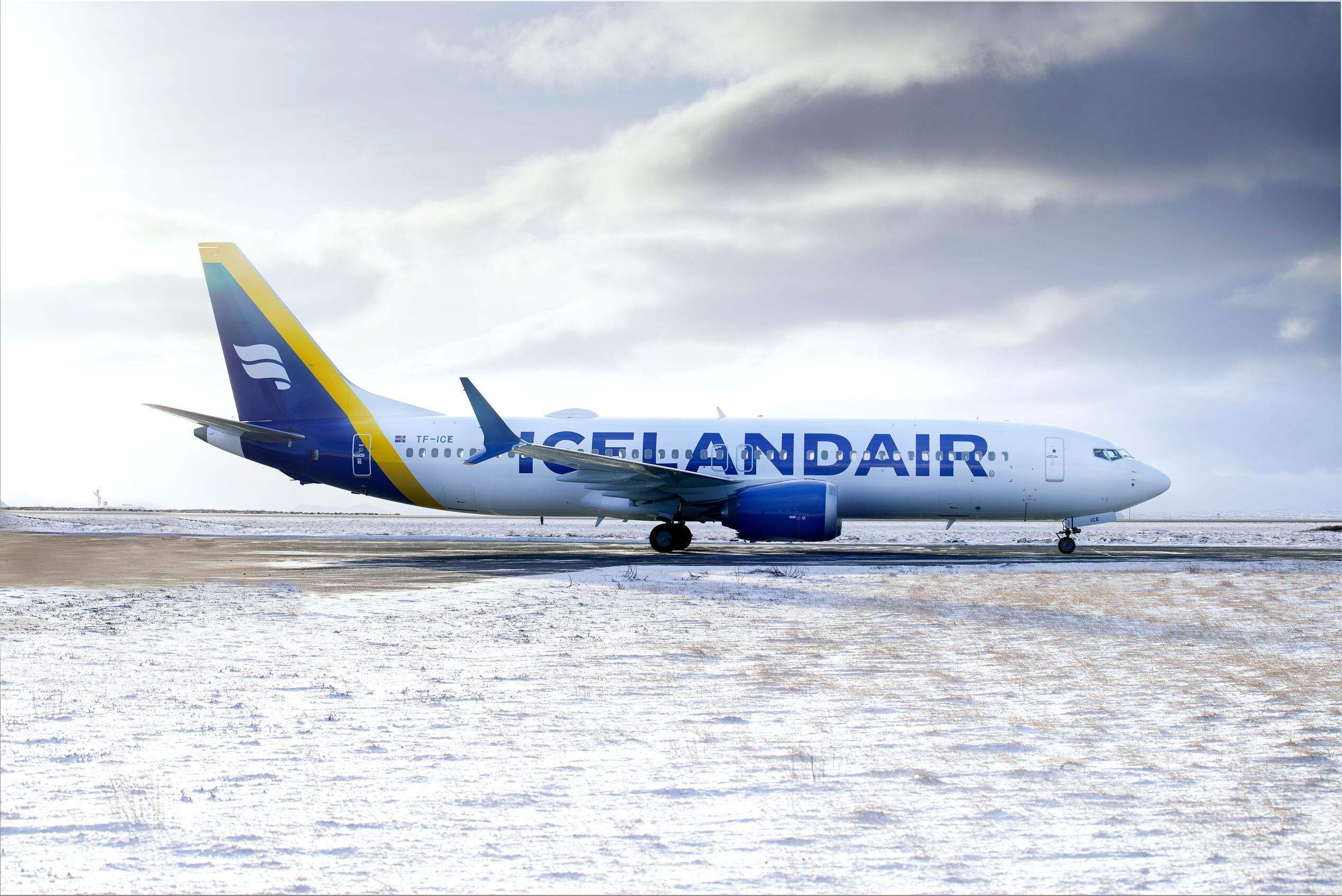 Crazy: Icelandair’s Amsterdam Flights Now Carry Their Own Baggage Handlers