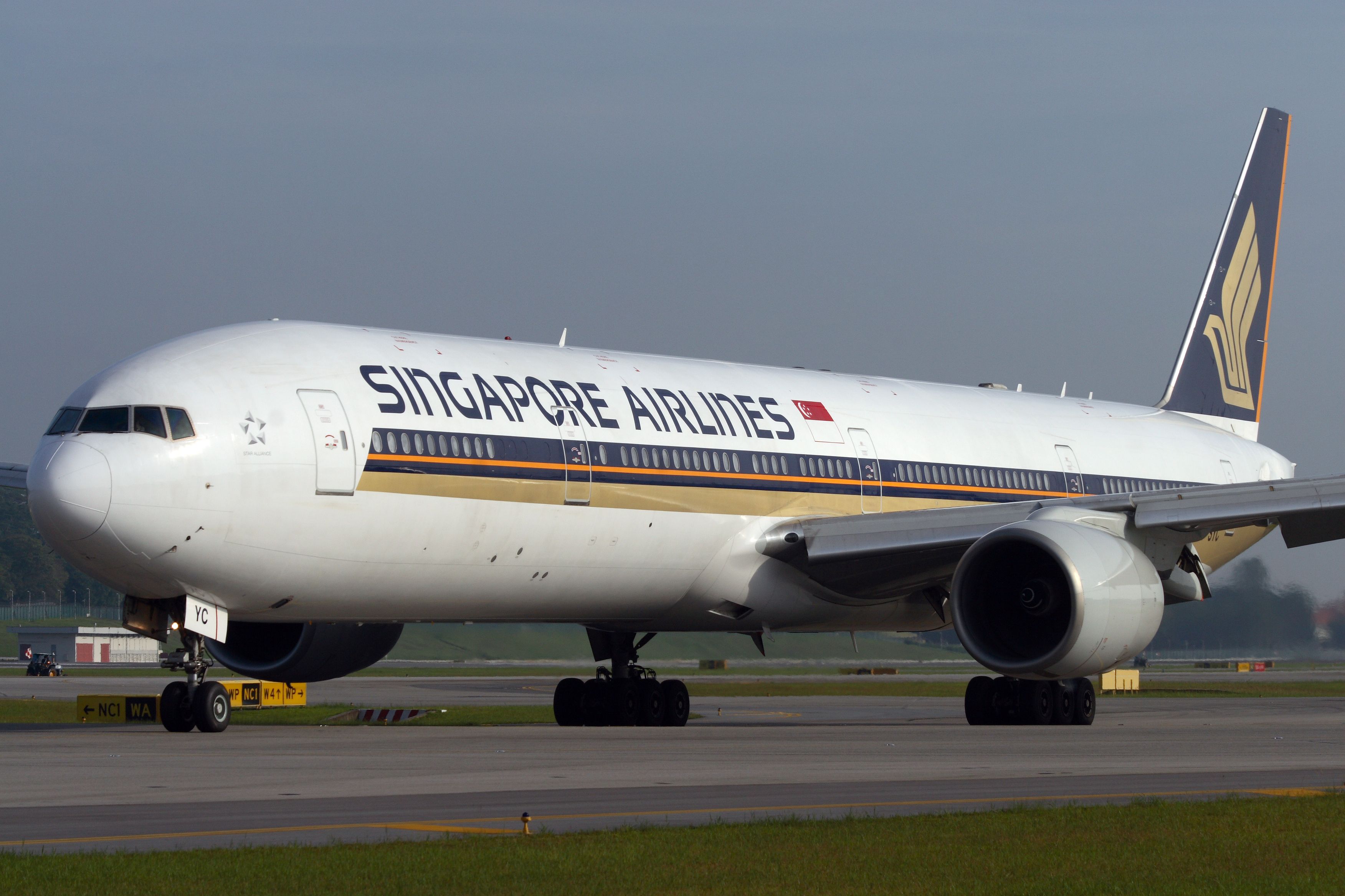Singapore-Airlines-Boeing-737-