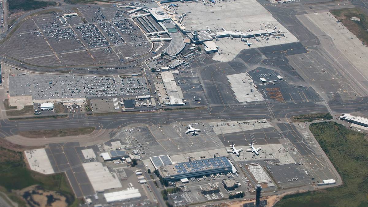 San Francisco's Neighbor: A Brief History Of Oakland International Airport