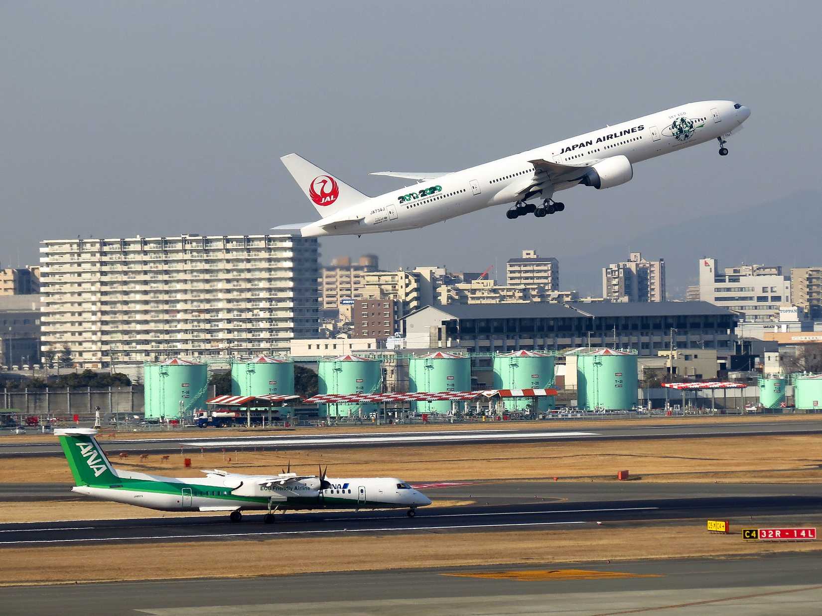 ANA Dash 8 Japan Airlines Boeing 777