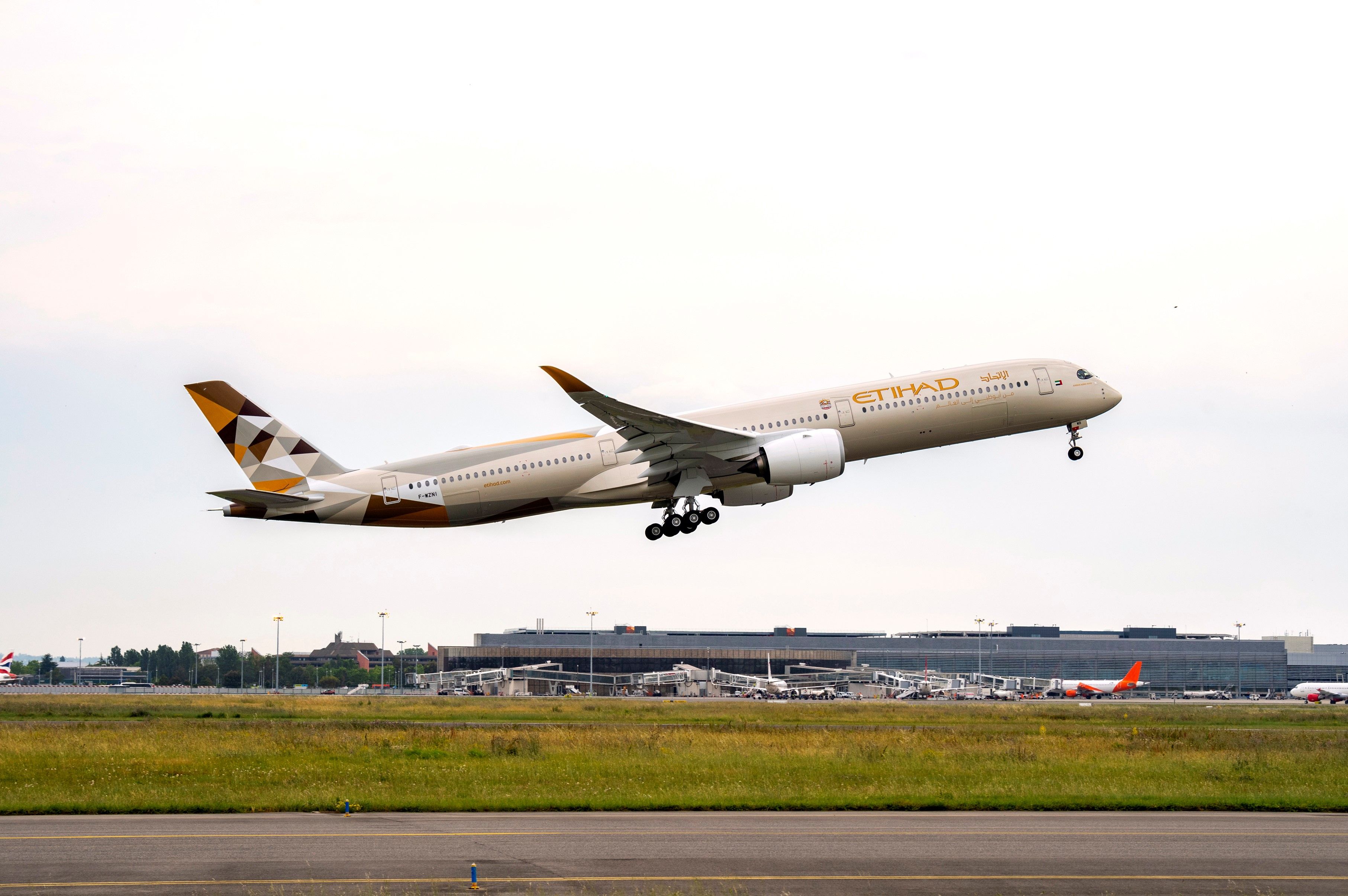 エティハド航空 Airbus A350-1000 Airbus A350 - Explore Business Suites & Destinations