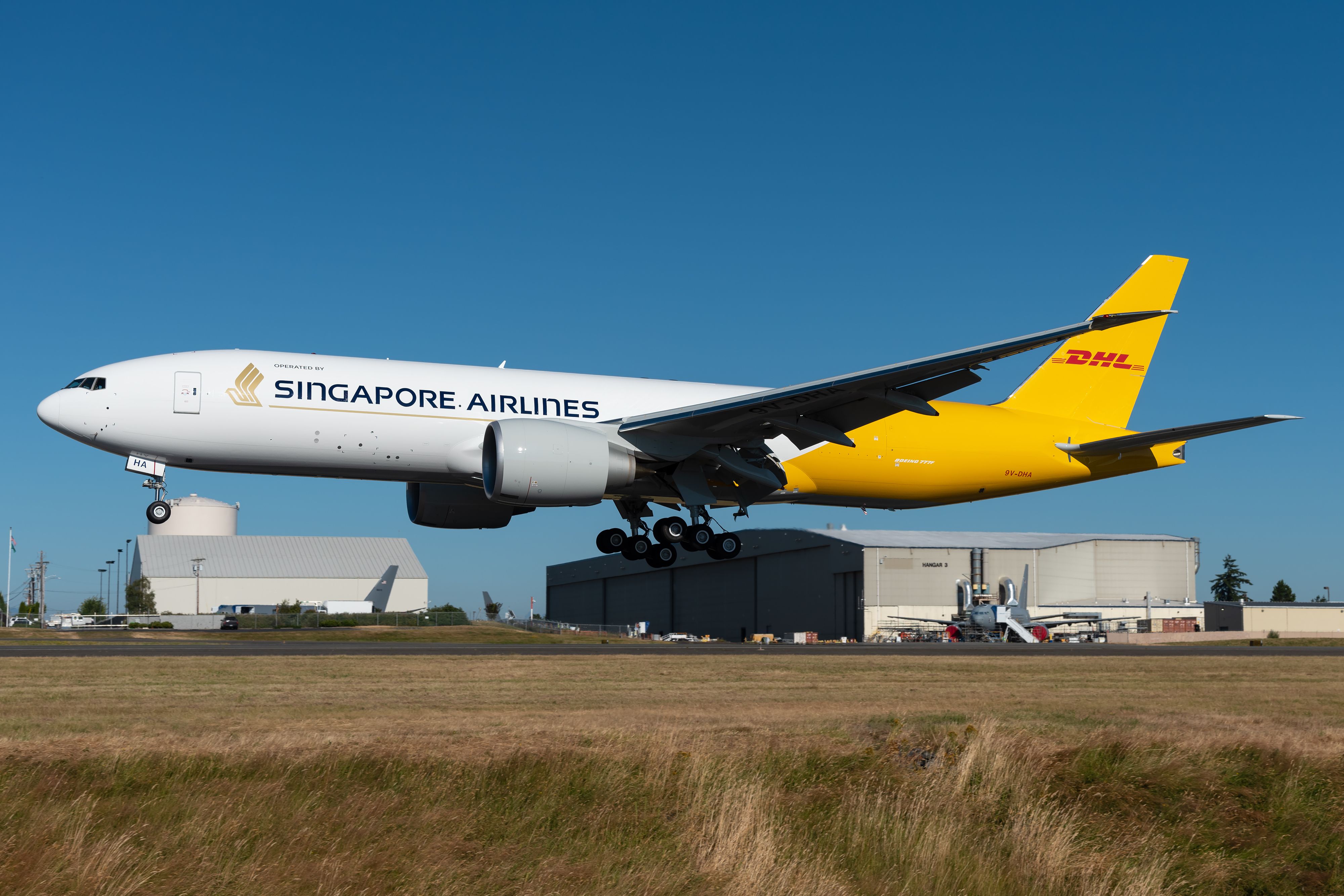 DHL SINGAPORE AIRLINES 777-200LRF シンガポール Singapore Airlines Takes Delivery Of 1st DHL Boeing 777