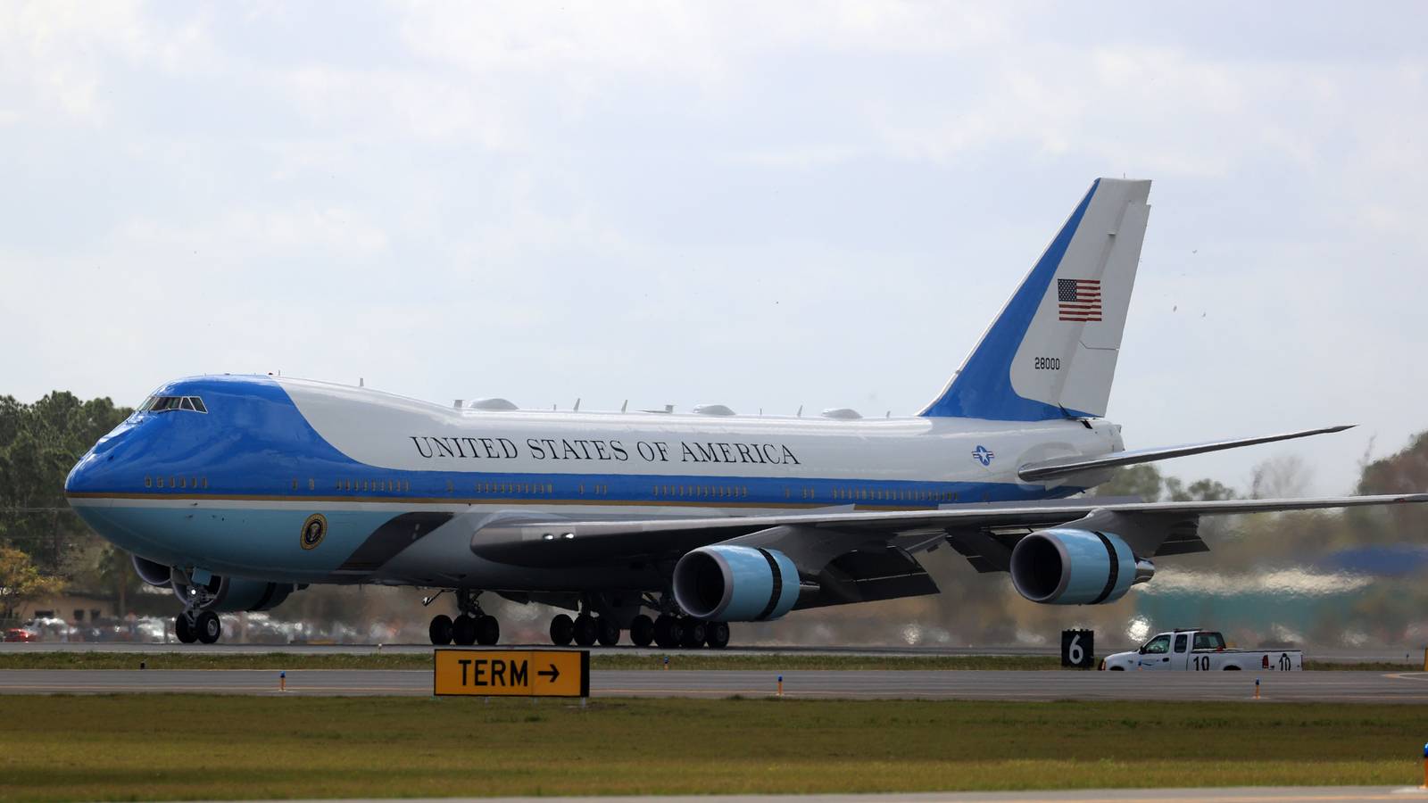 How Long Could Air Force One Fly With Refueling?
