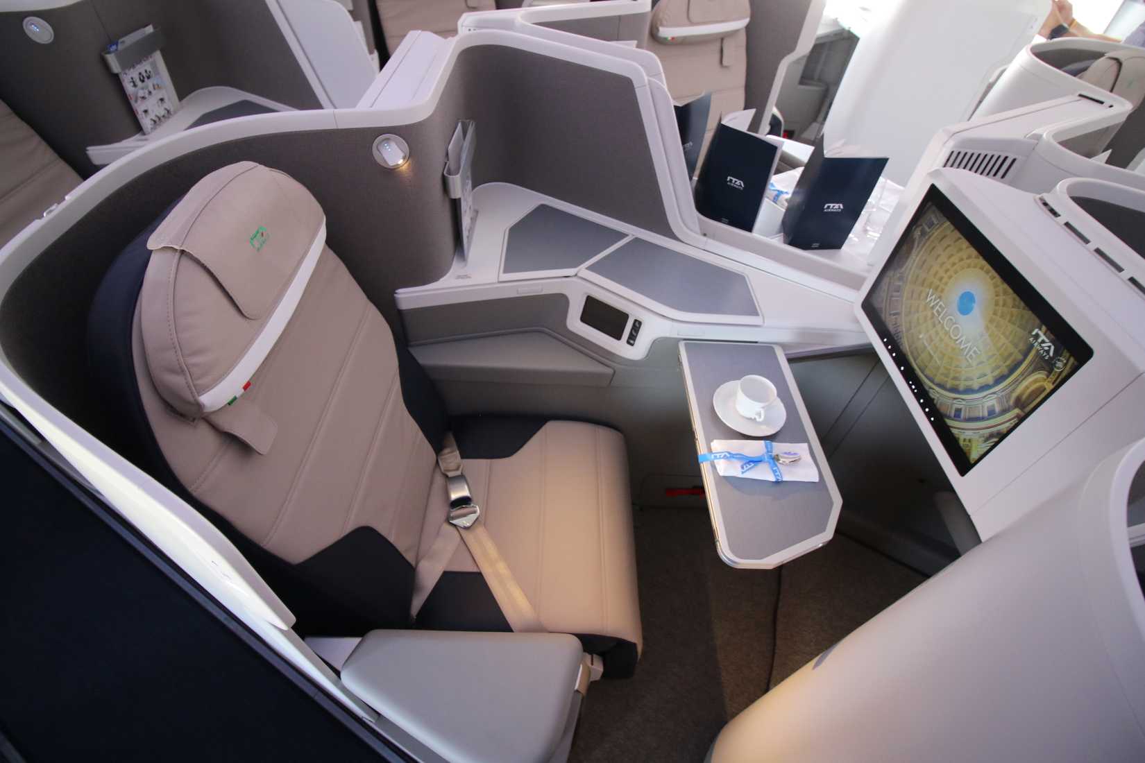 The 8 Airlines Operating The Longest Flights To Tokyo: What To Expect ...