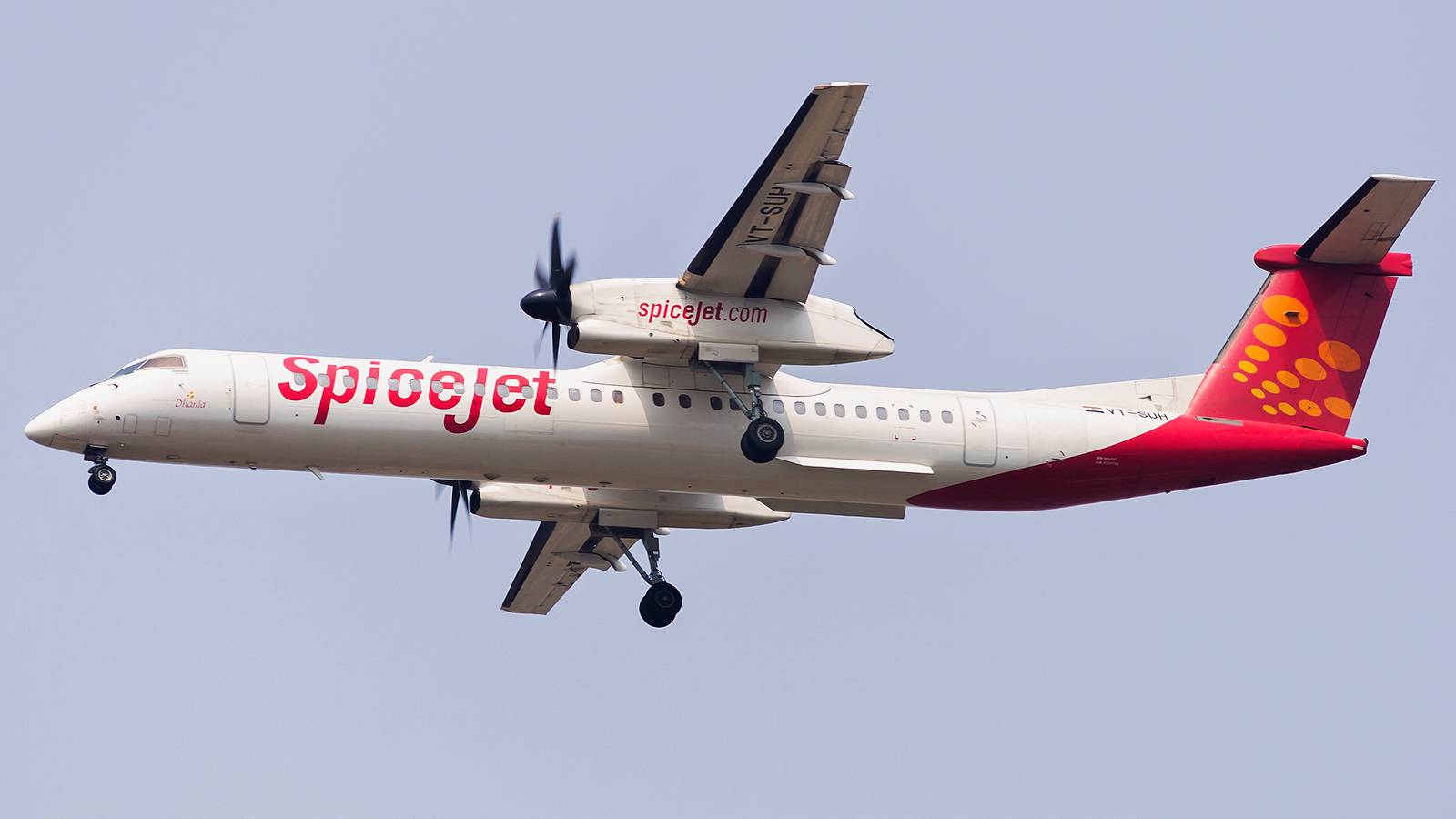 Kite Strikes Windshield Of A SpiceJet Turboprop During Landing