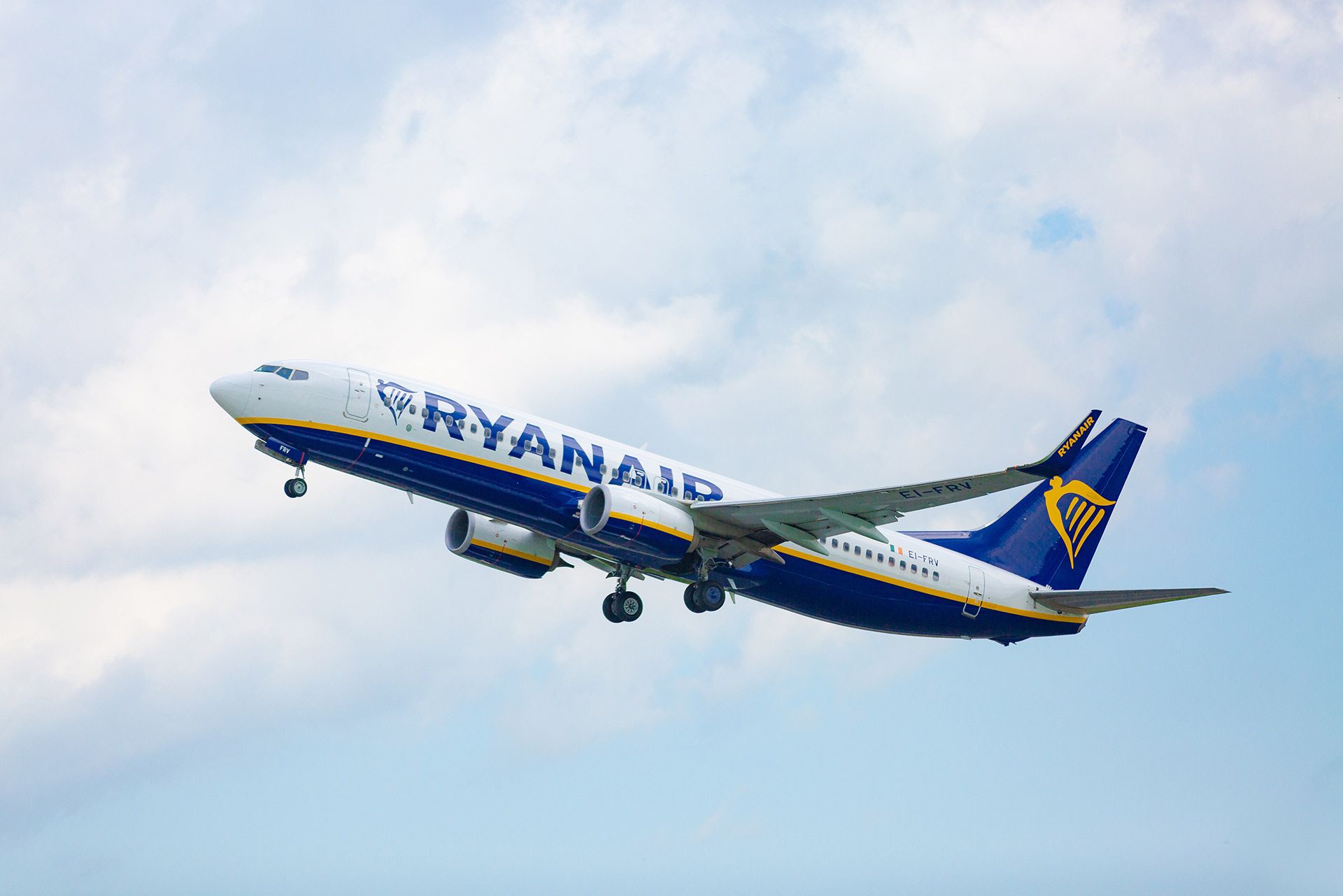 Fez-Bound Ryanair Flight Returns To Weeze Following A Bird Strike