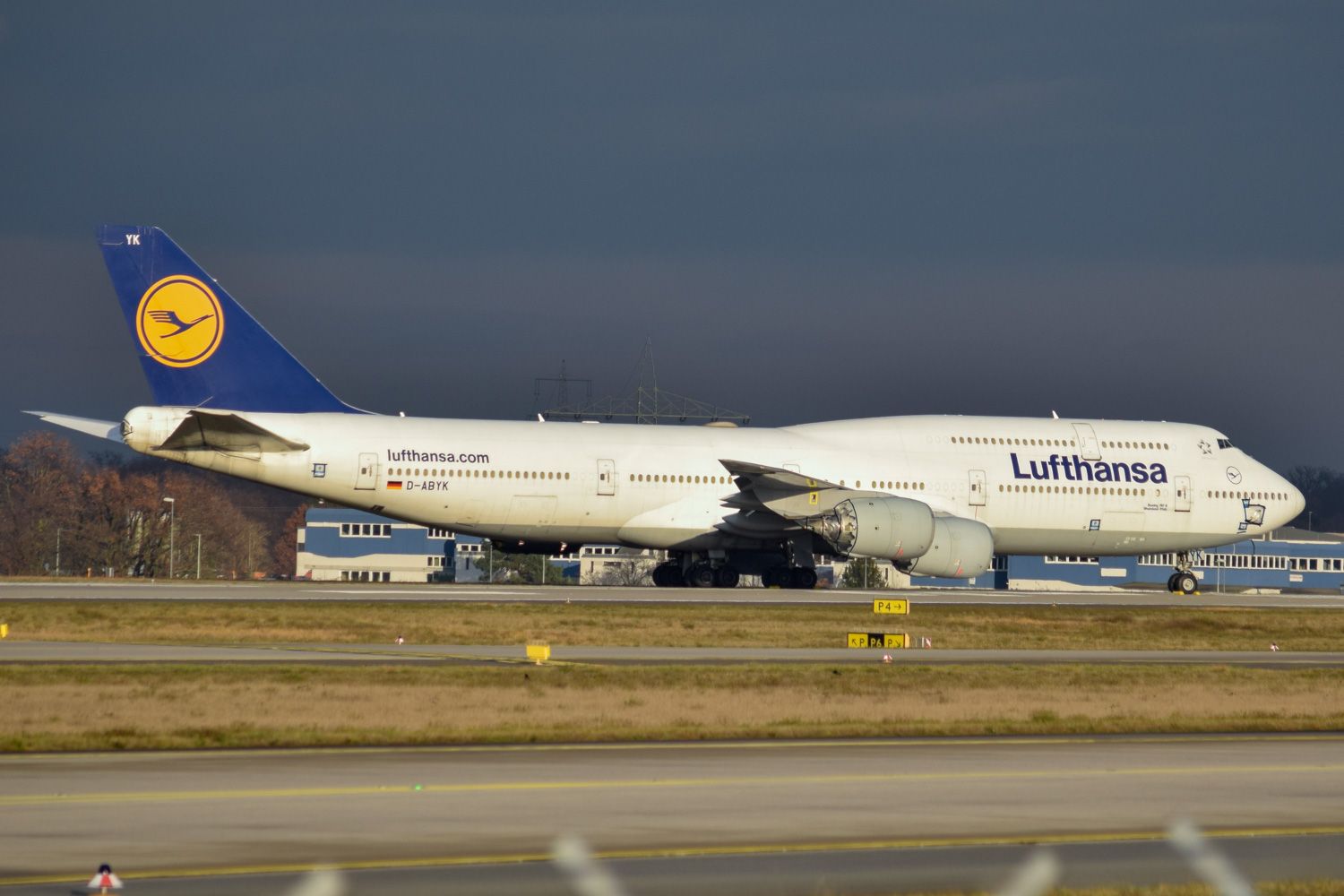 Lufthansa Boeing 747-8 Declares Emergency & Diverts To Boston