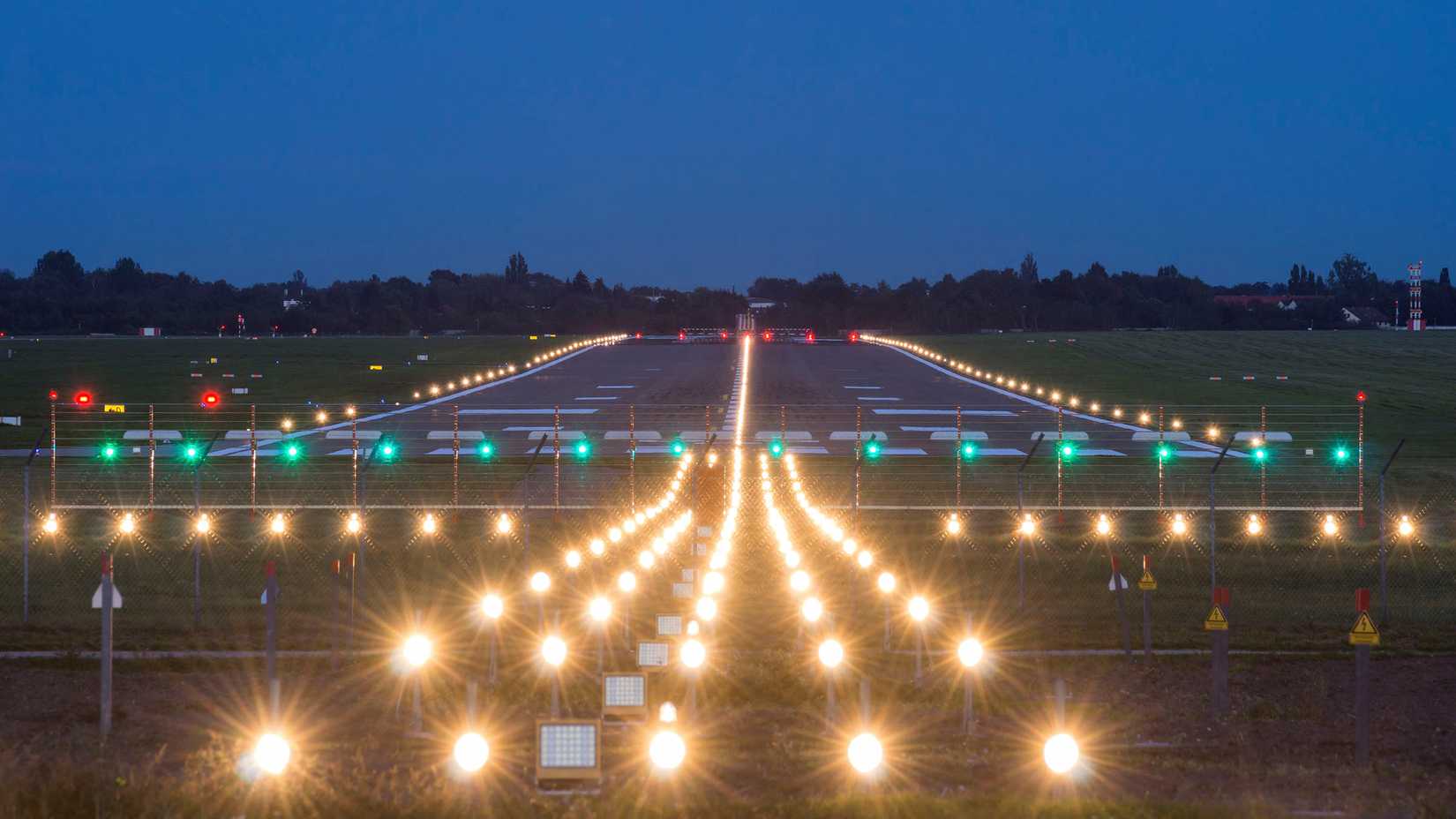 airport-runway-lights