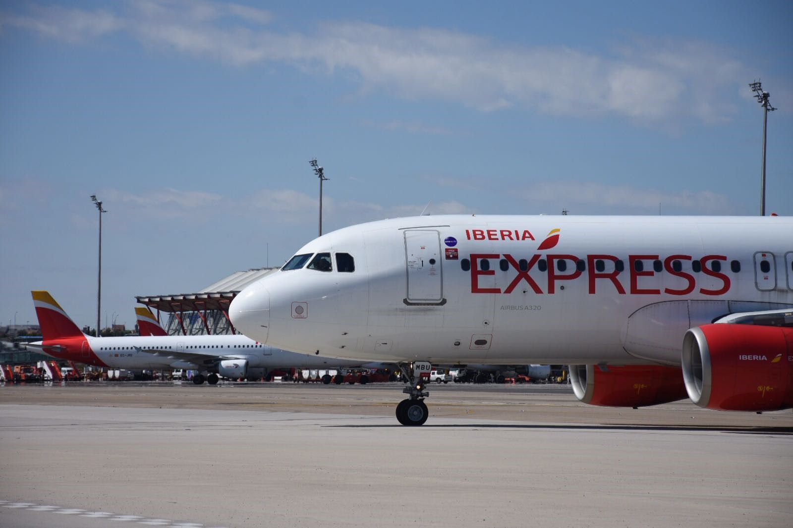 Iberia Flight Leaves Manchester Without Passengers' Luggage