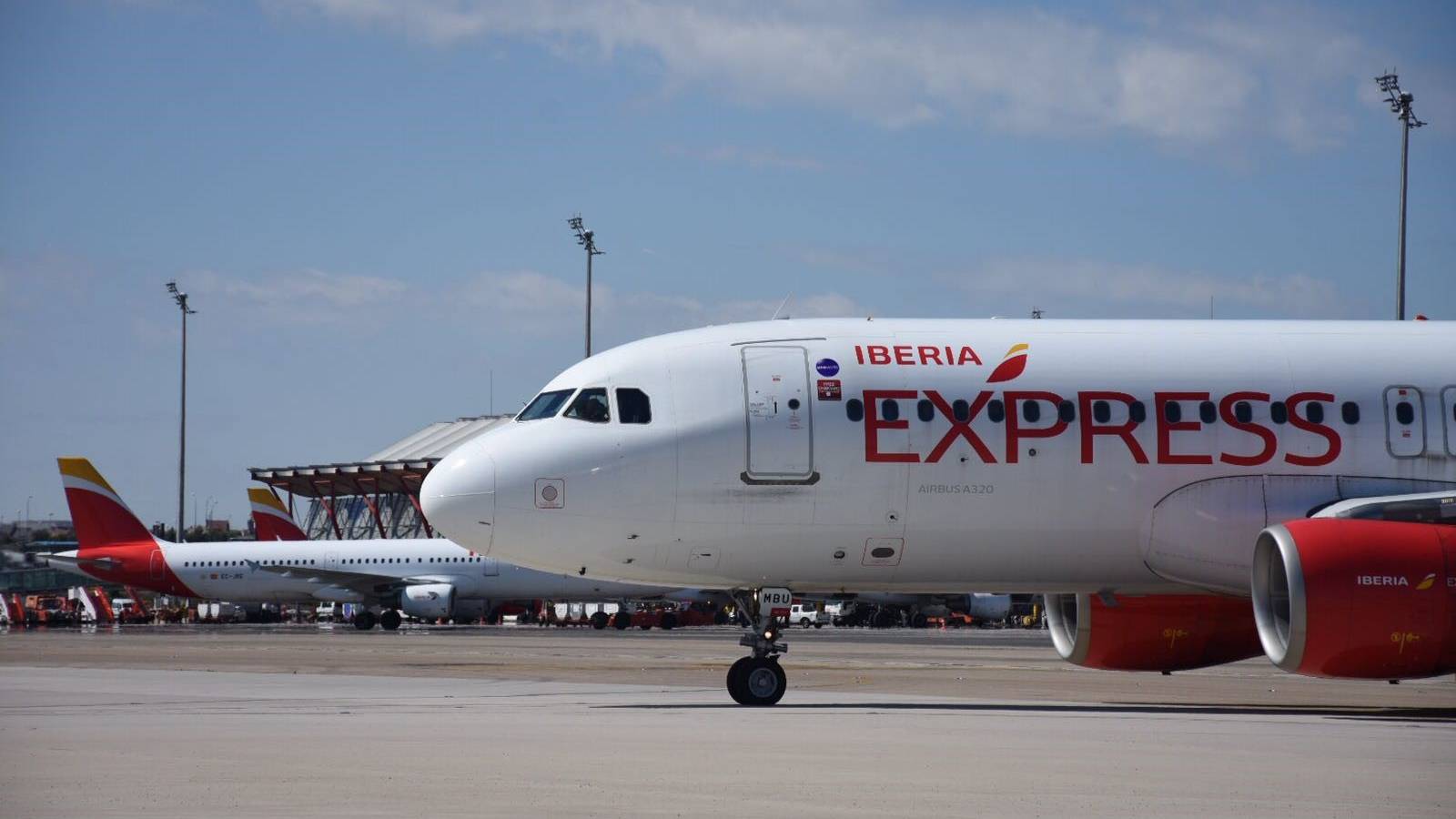 Iberia Flight Leaves Manchester Without Passengers' Luggage