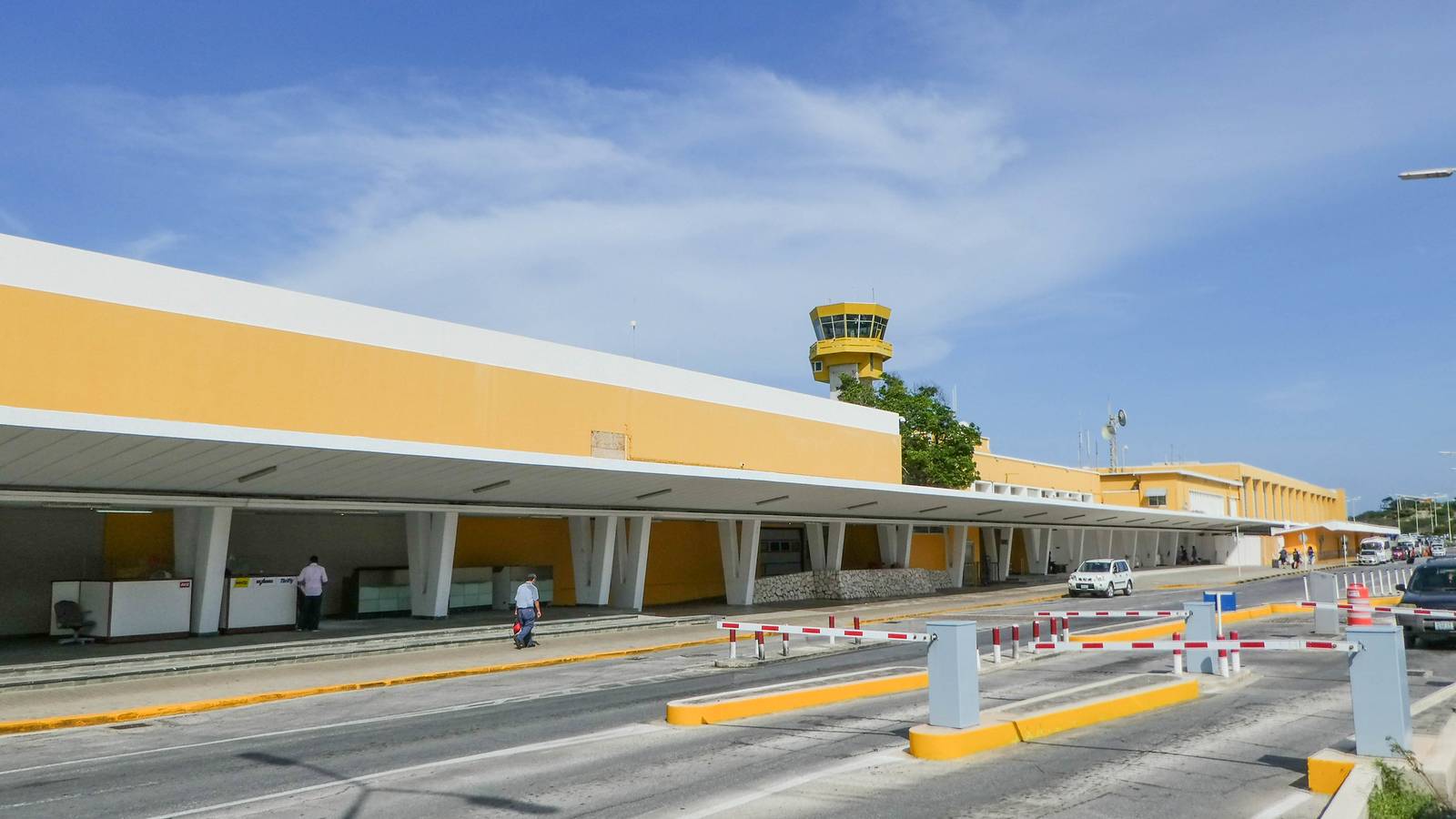 Curaçao Airport Tackles Abandoned Aircraft To Improve Its Image