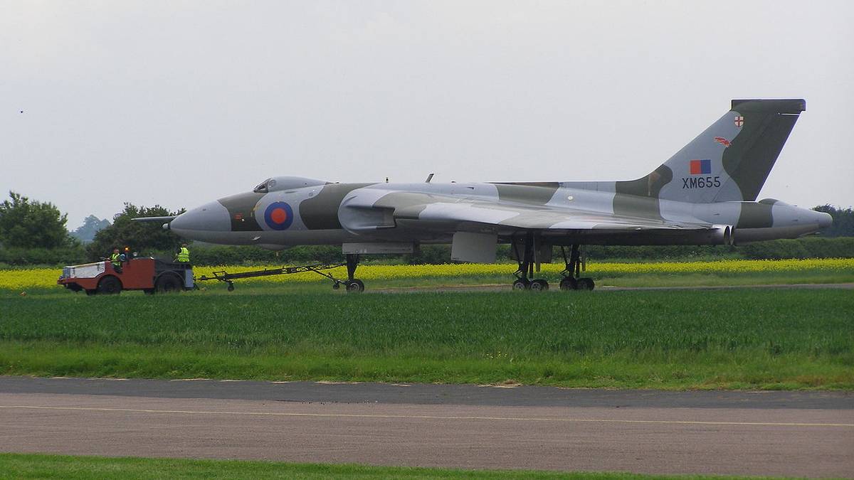 UK's Cold War Vulcan Bomber Overshoots Runway