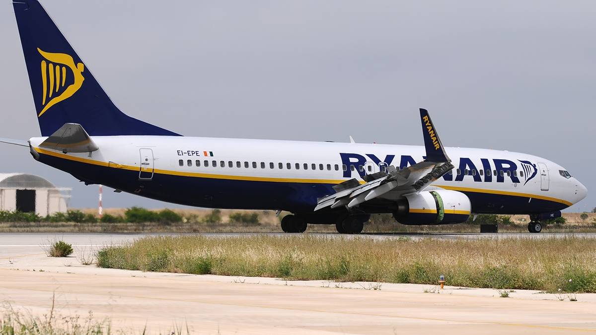 Portugal Bound Ryanair Flight Lands In Malaga Amid Missed Curfew