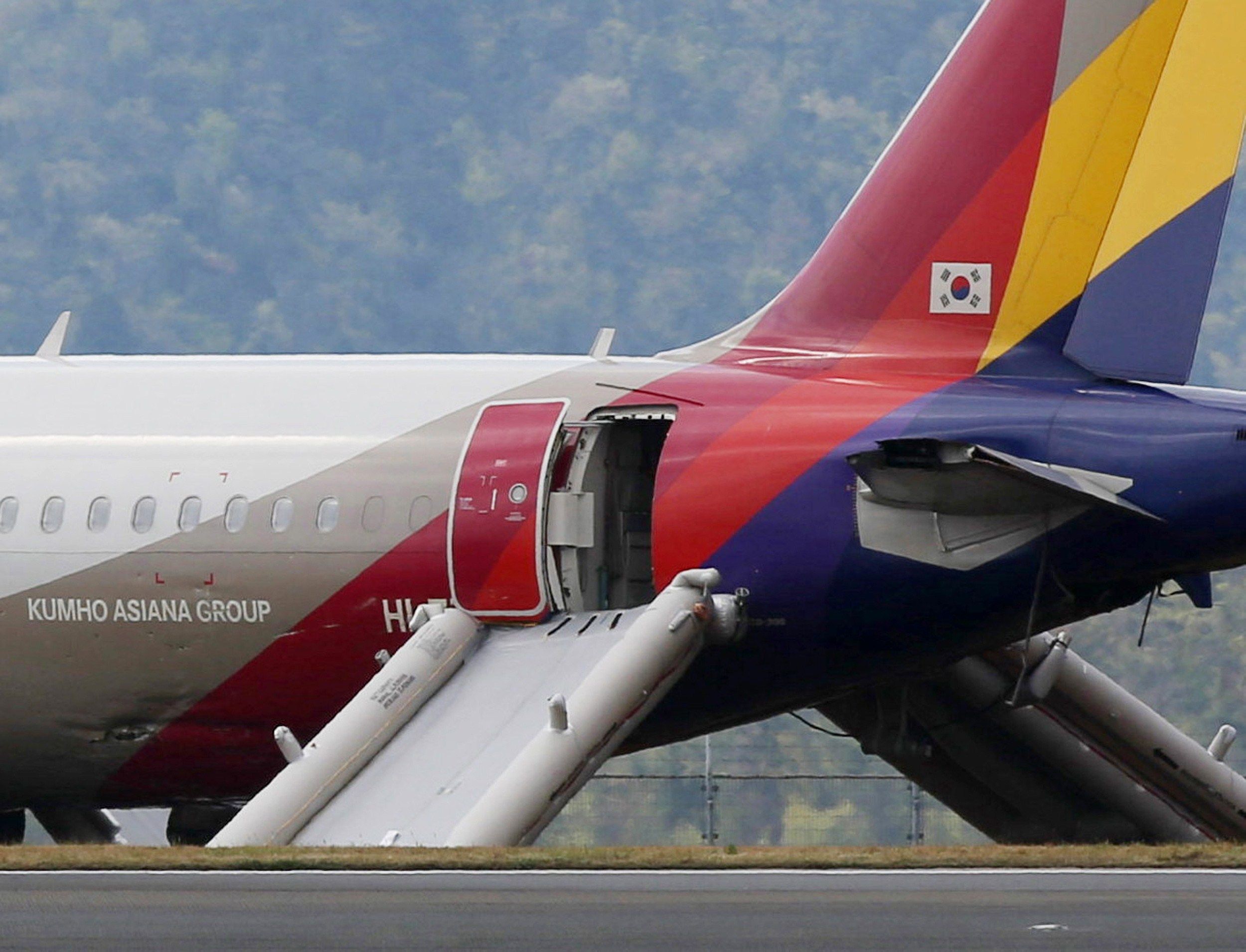 Why Aircraft Have To Be Evacuated In 90 Seconds For Certification