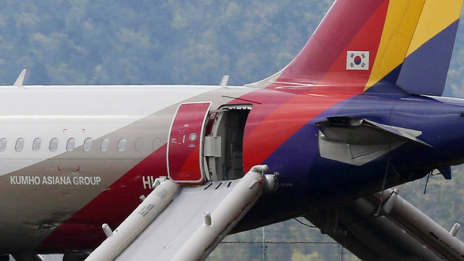 Why Aircraft Have To Be Evacuated In 90 Seconds For Certification