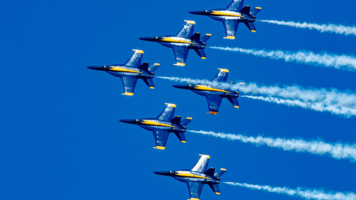 A Brief Guide To The US Navy's Blue Angels Display Team, image size:1200x675