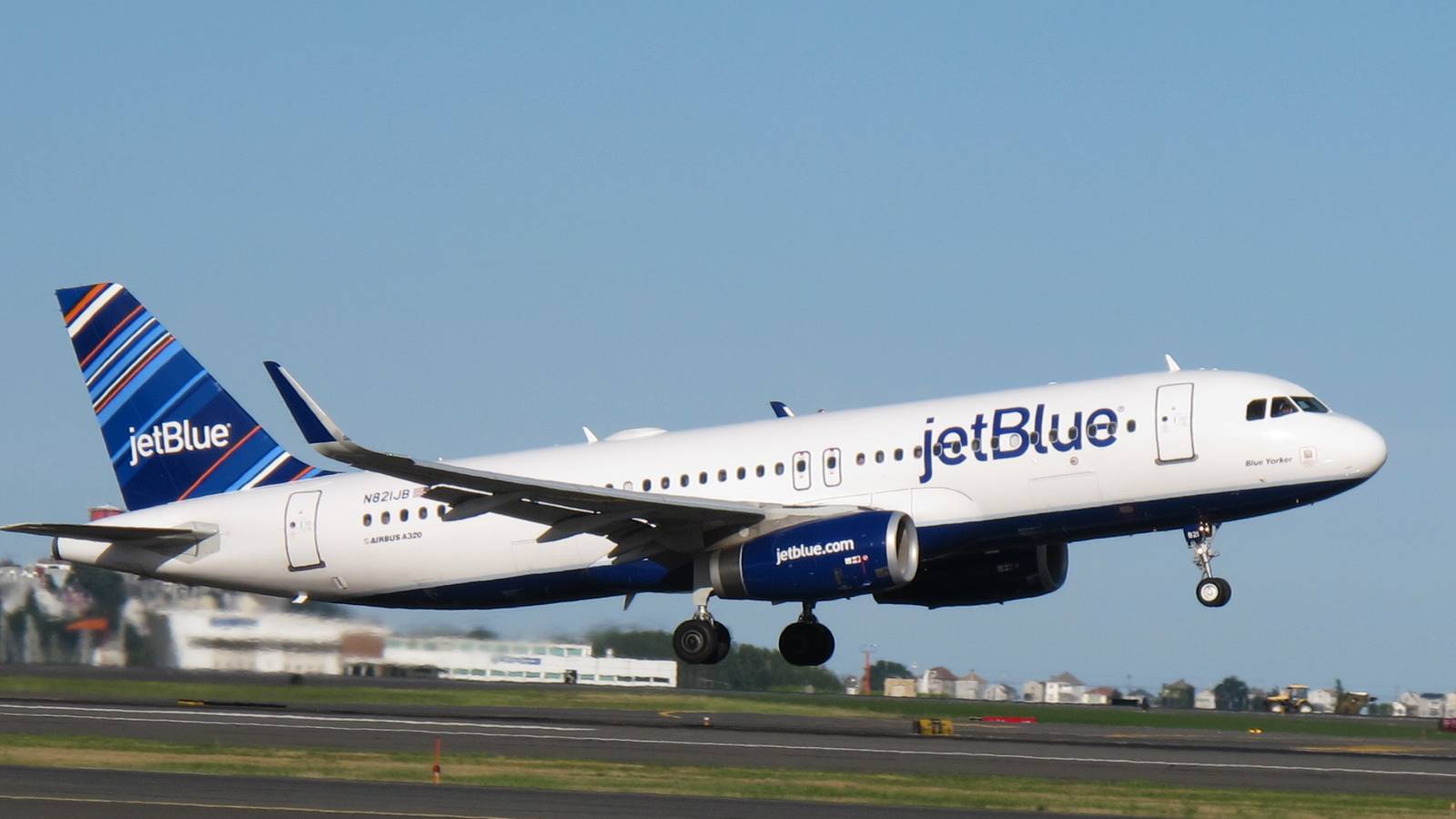 Is It Feasible To Connect Between New York City's Airports?