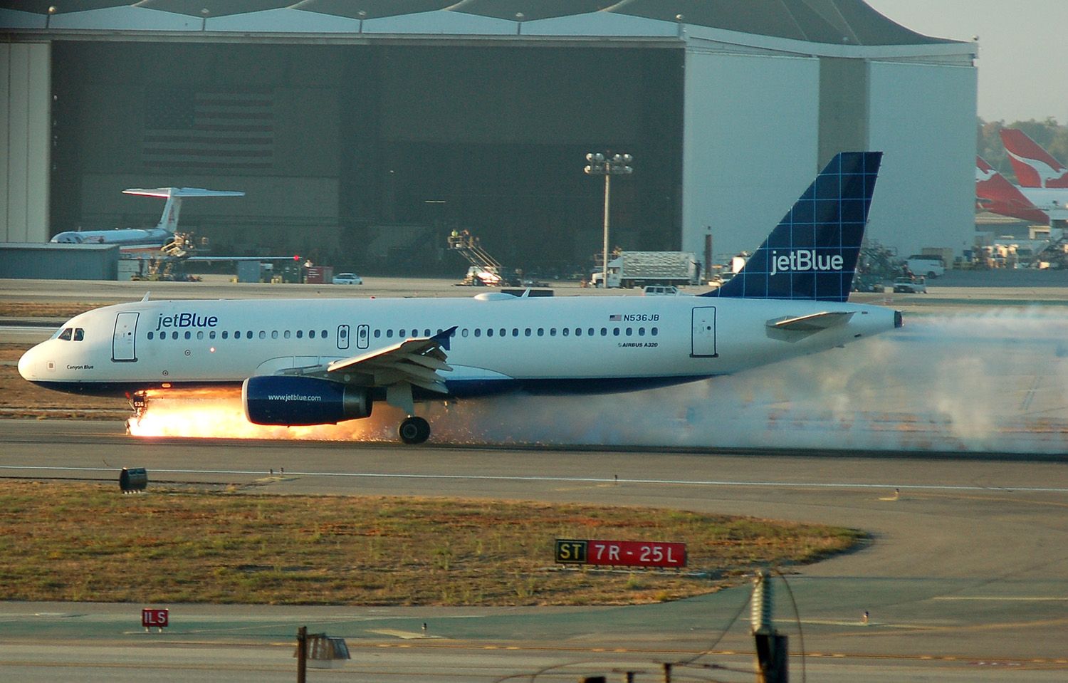 How JetBlue Passengers Watched Their Own Flight Circle On Live TV During A Mechanical Incident