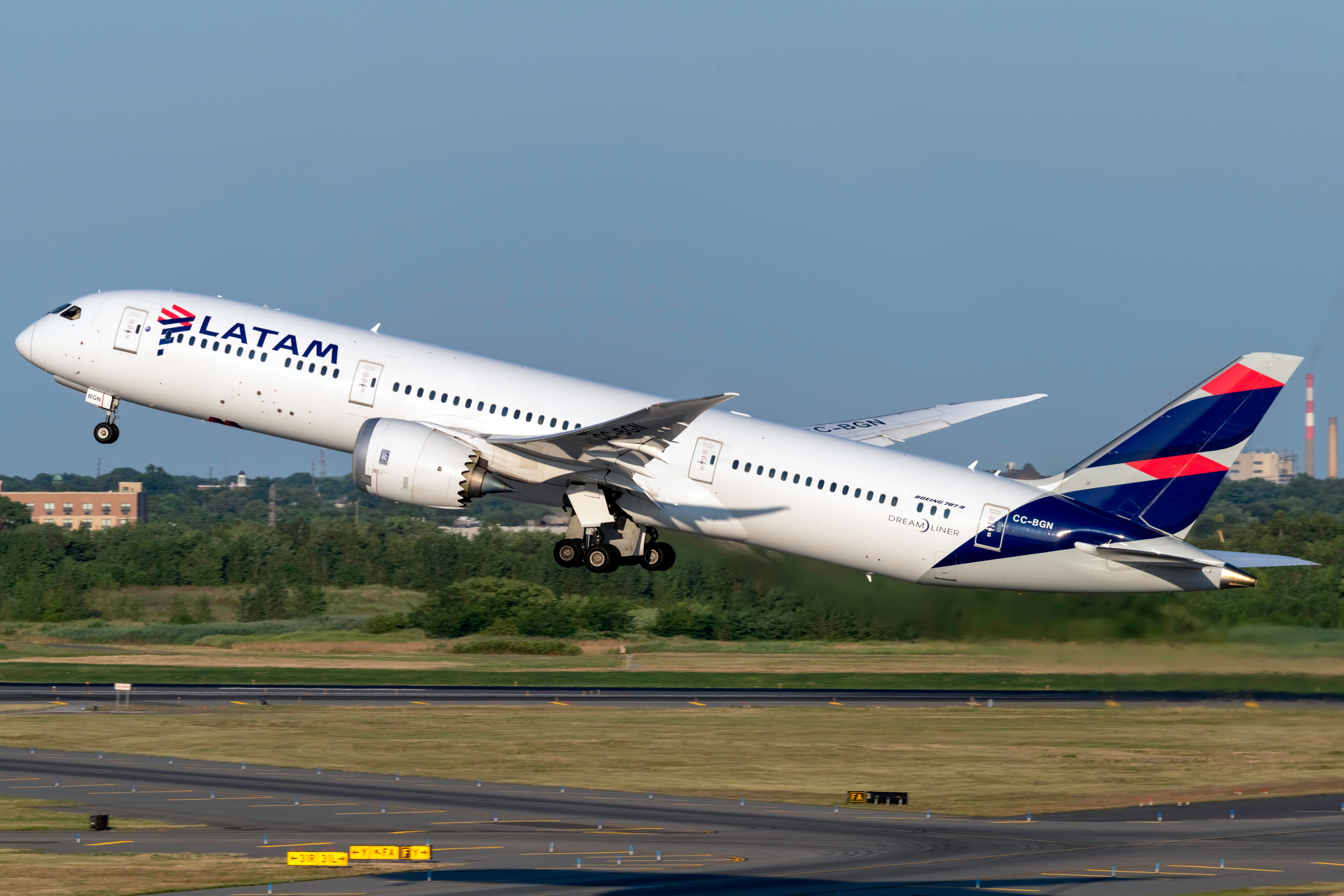 LATAM Eliminates 75% Of On Board Single Use Plastics