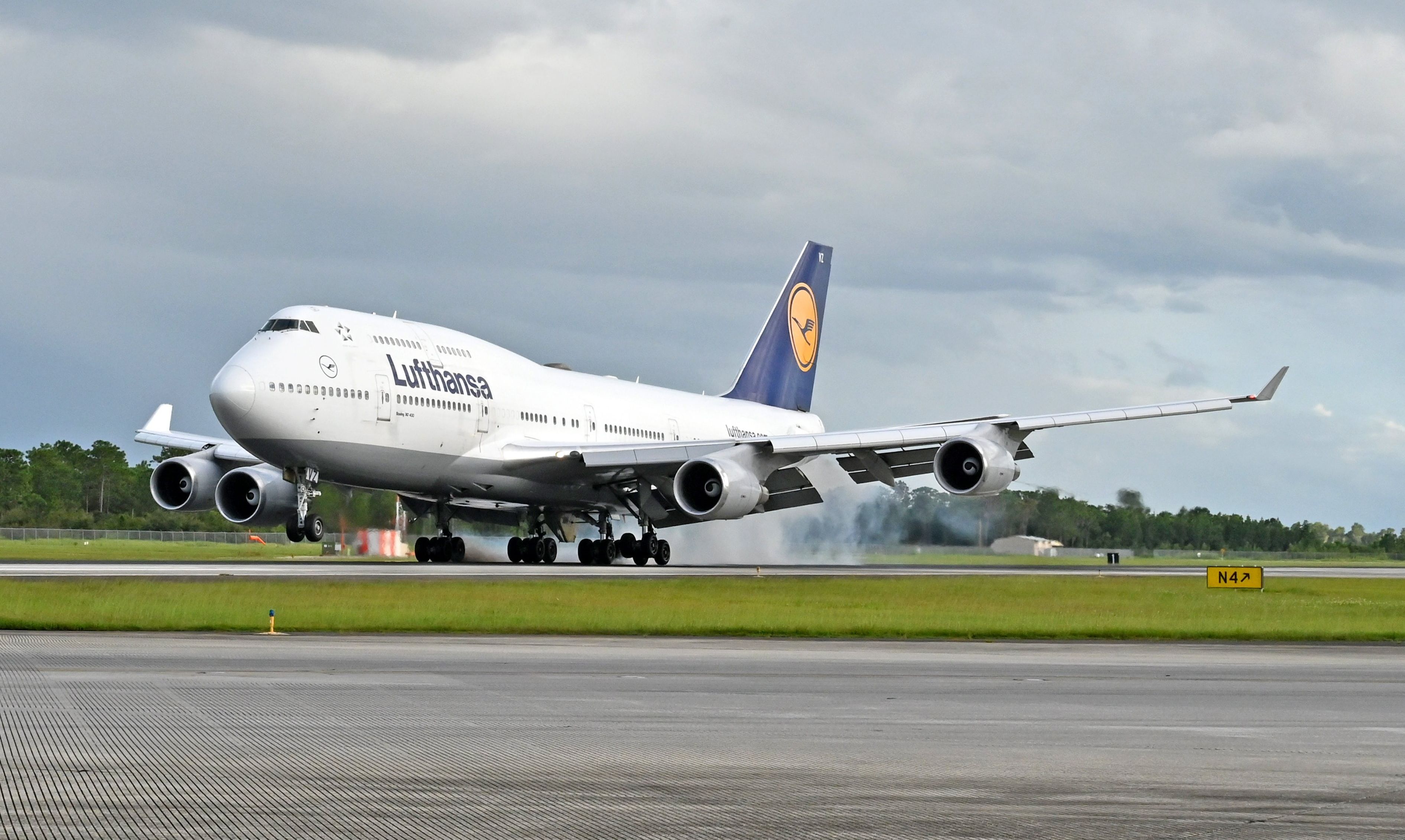 Lufthansa-B747-400-Orlando.jpg