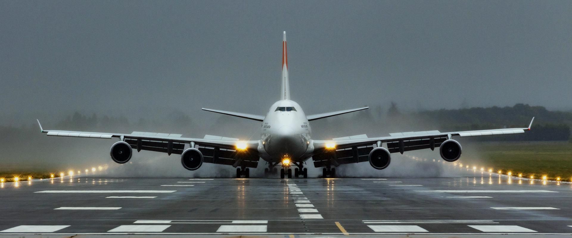 How Do Aircraft Spoilers & Speed Brakes Work?