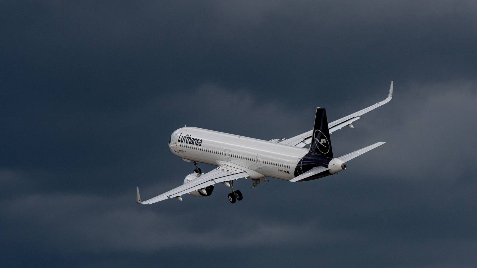 Pilot Strike: Just A Handful Of Lufthansa Flights Are Currently Airborne